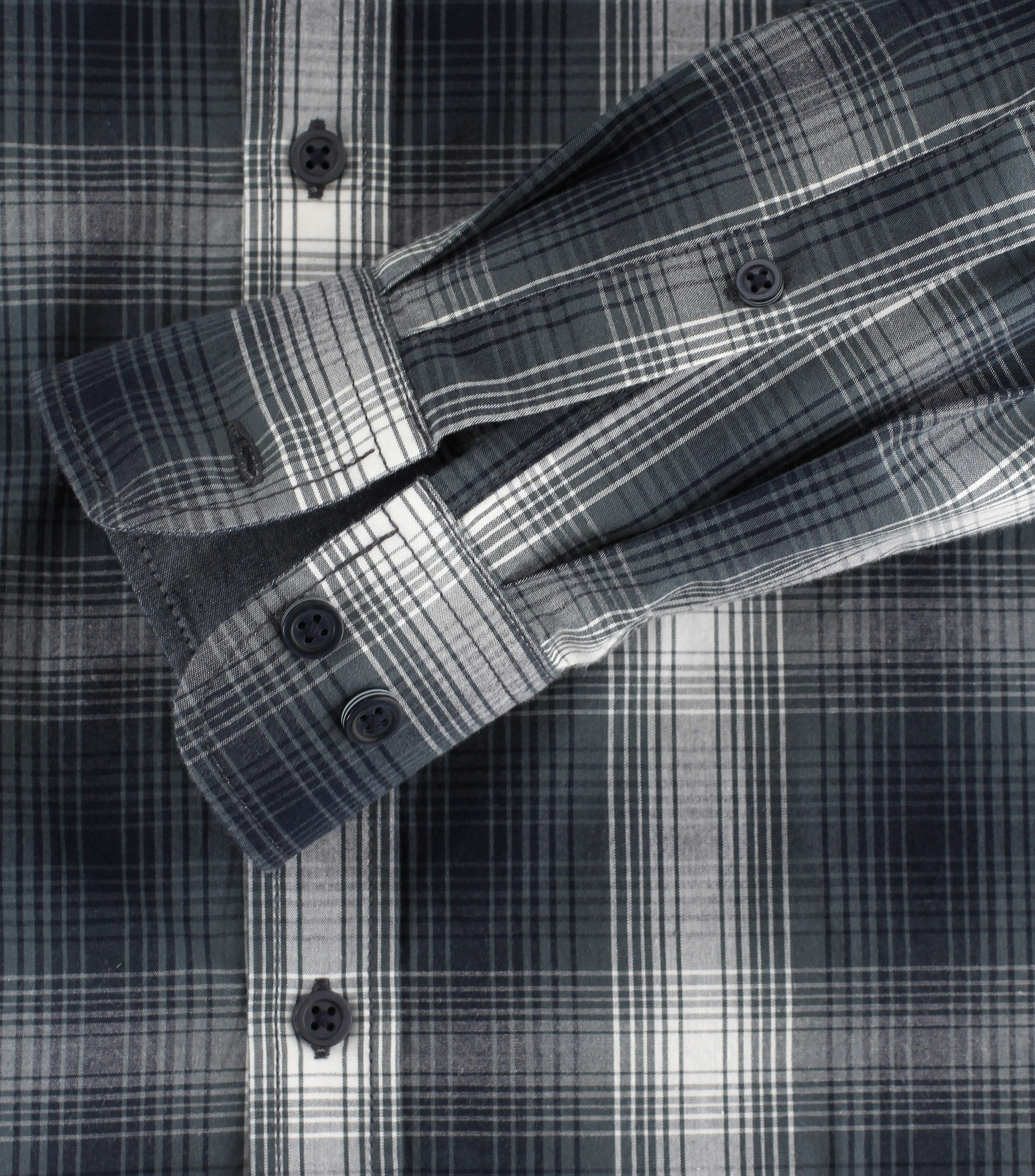 Ein Freizeithemd im kariert Muster in der Farbe Dunkelgrün