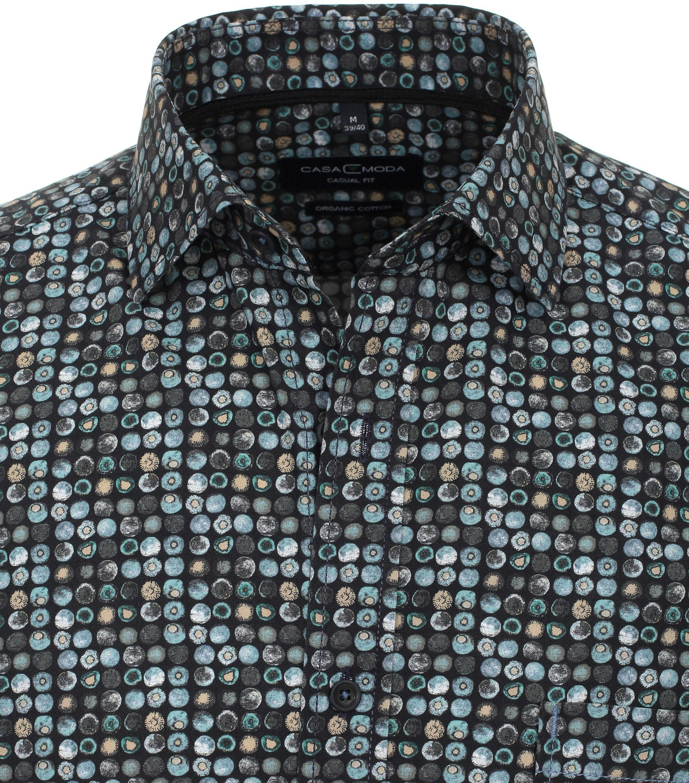 Ein Freizeithemd im Print Muster in der Farbe Türkis