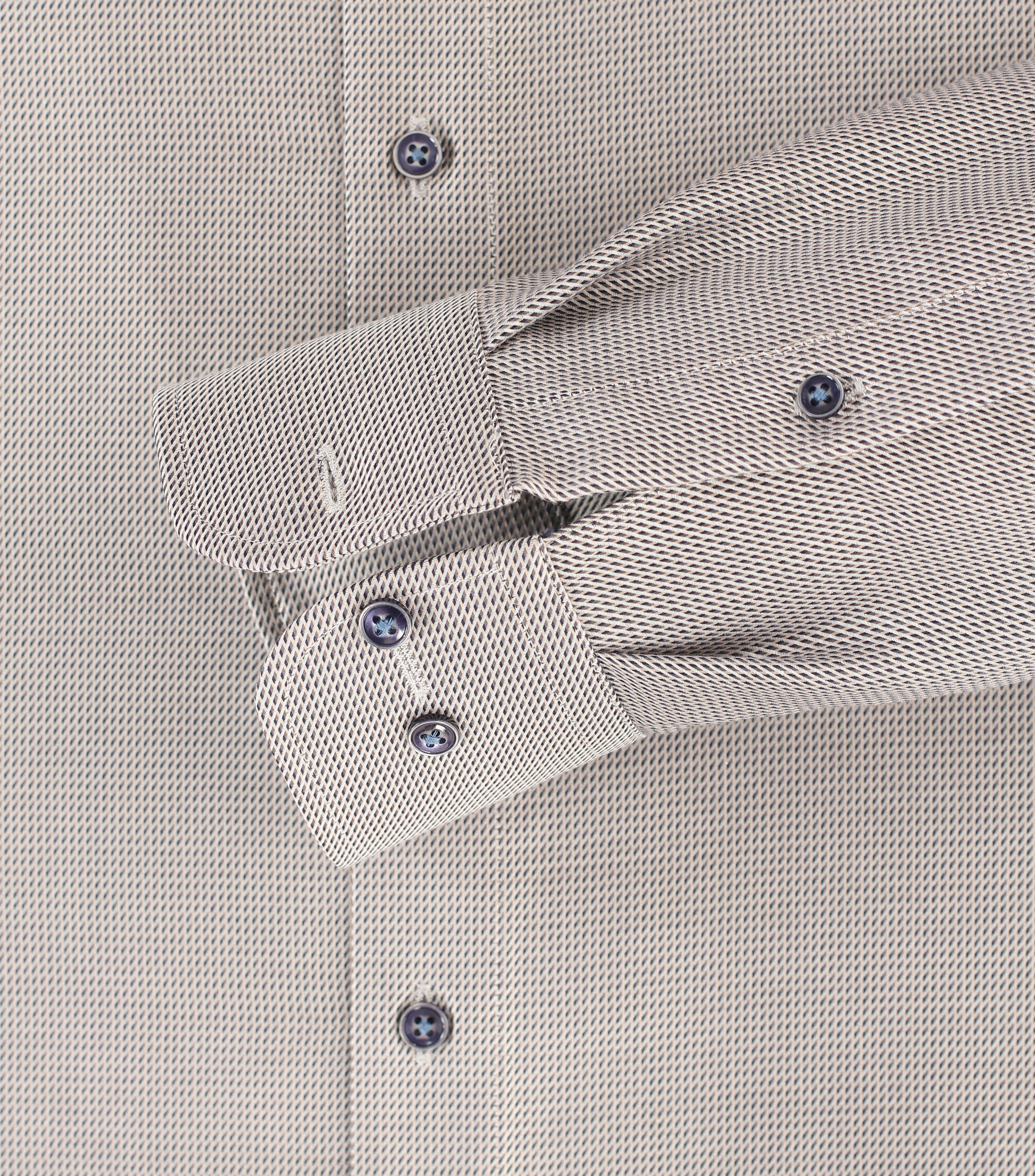 Ein Businesshemd im uni Muster in der Farbe Hellbraun