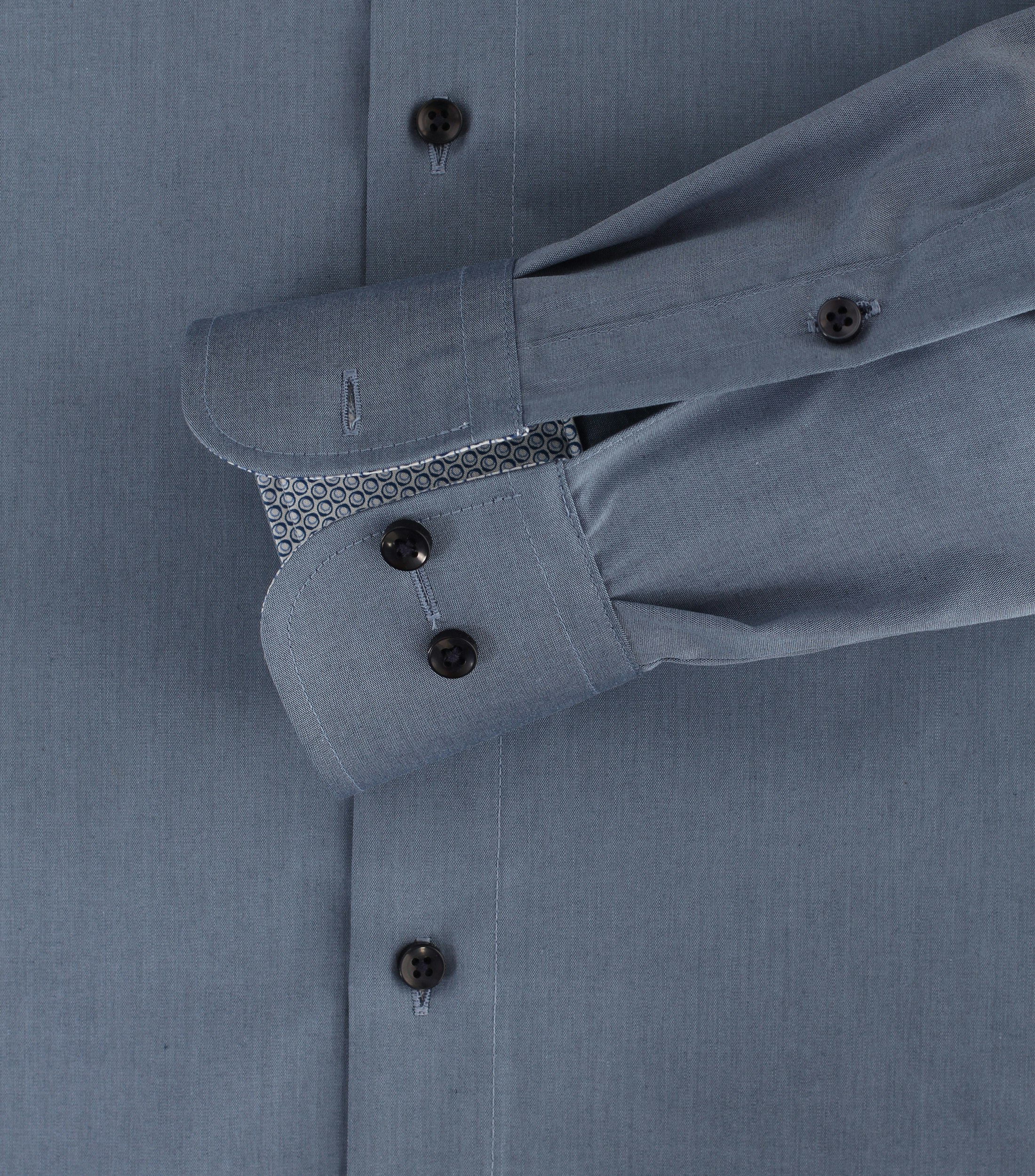 Ein Businesshemd im uni Muster in der Farbe Hellblau