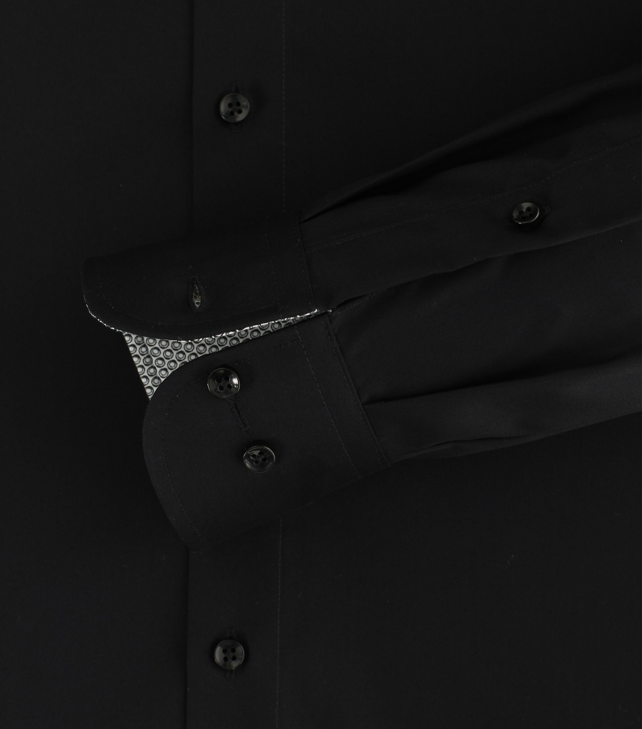 Ein Businesshemd im uni Muster in der Farbe Schwarz