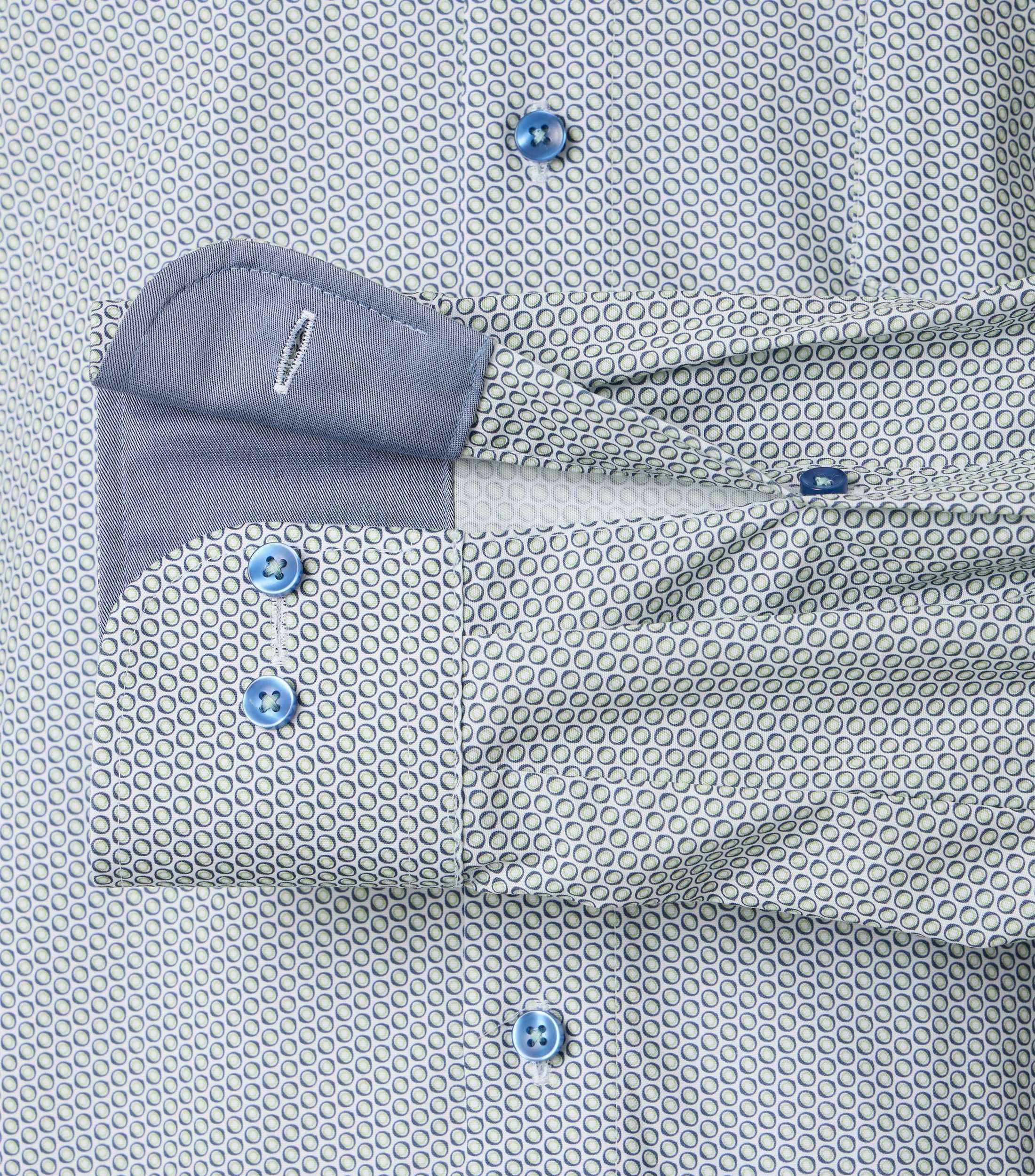 Ein Businesshemd im Print Muster in der Farbe dunkles Türkis