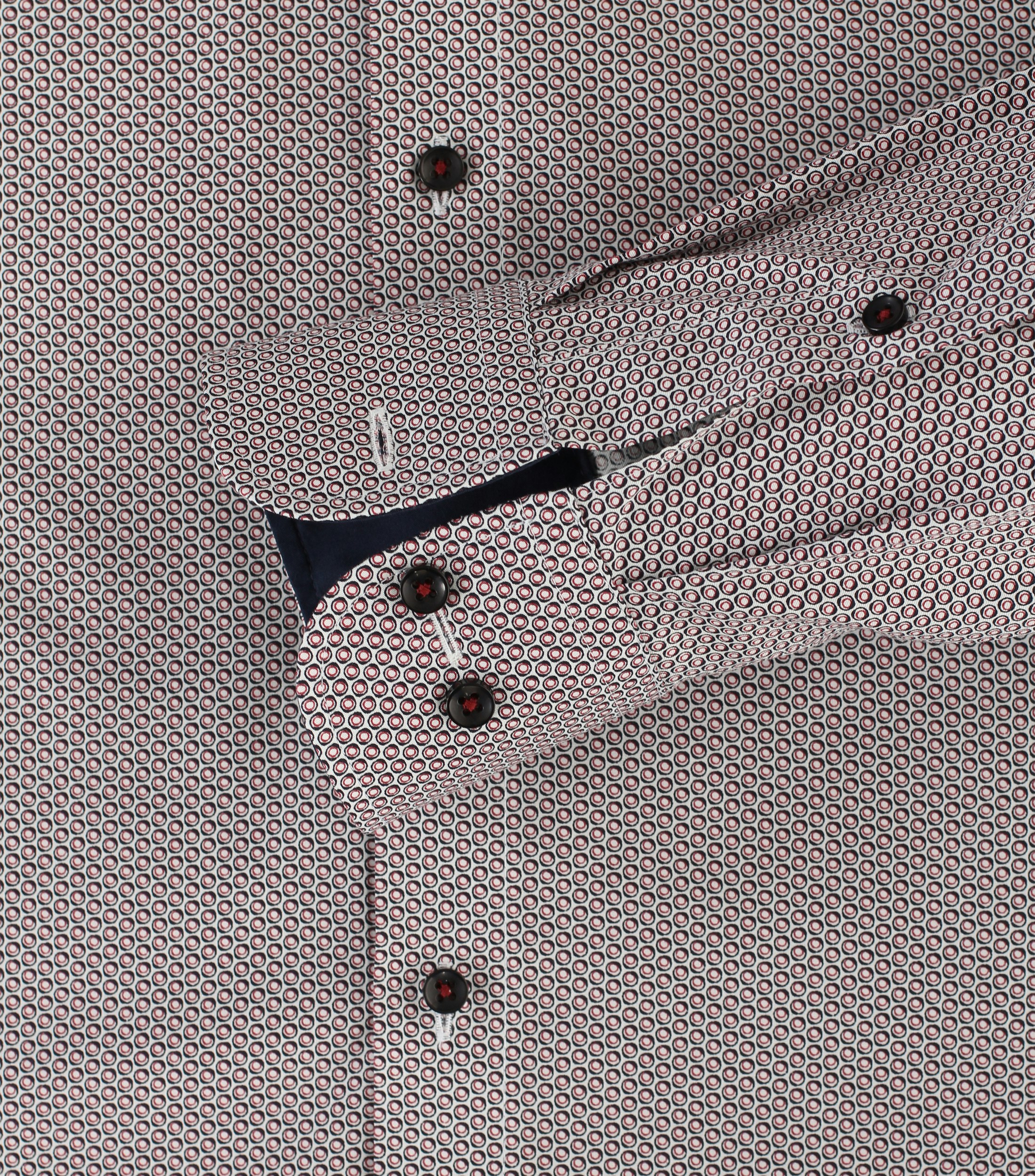 Ein Businesshemd im Print Muster in der Farbe Rot