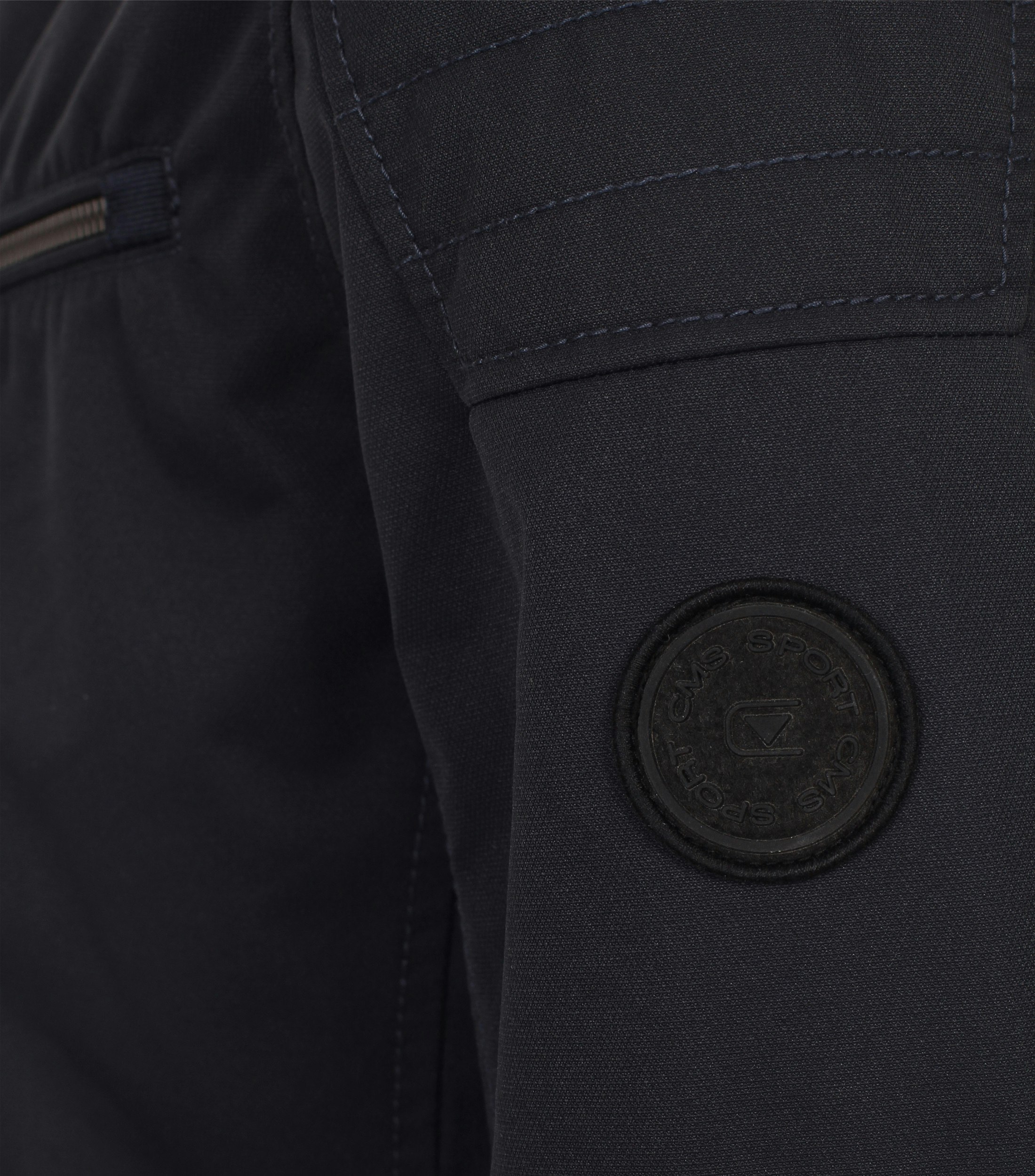 Ein Jacke im uni Muster in der Farbe Dunkelblau