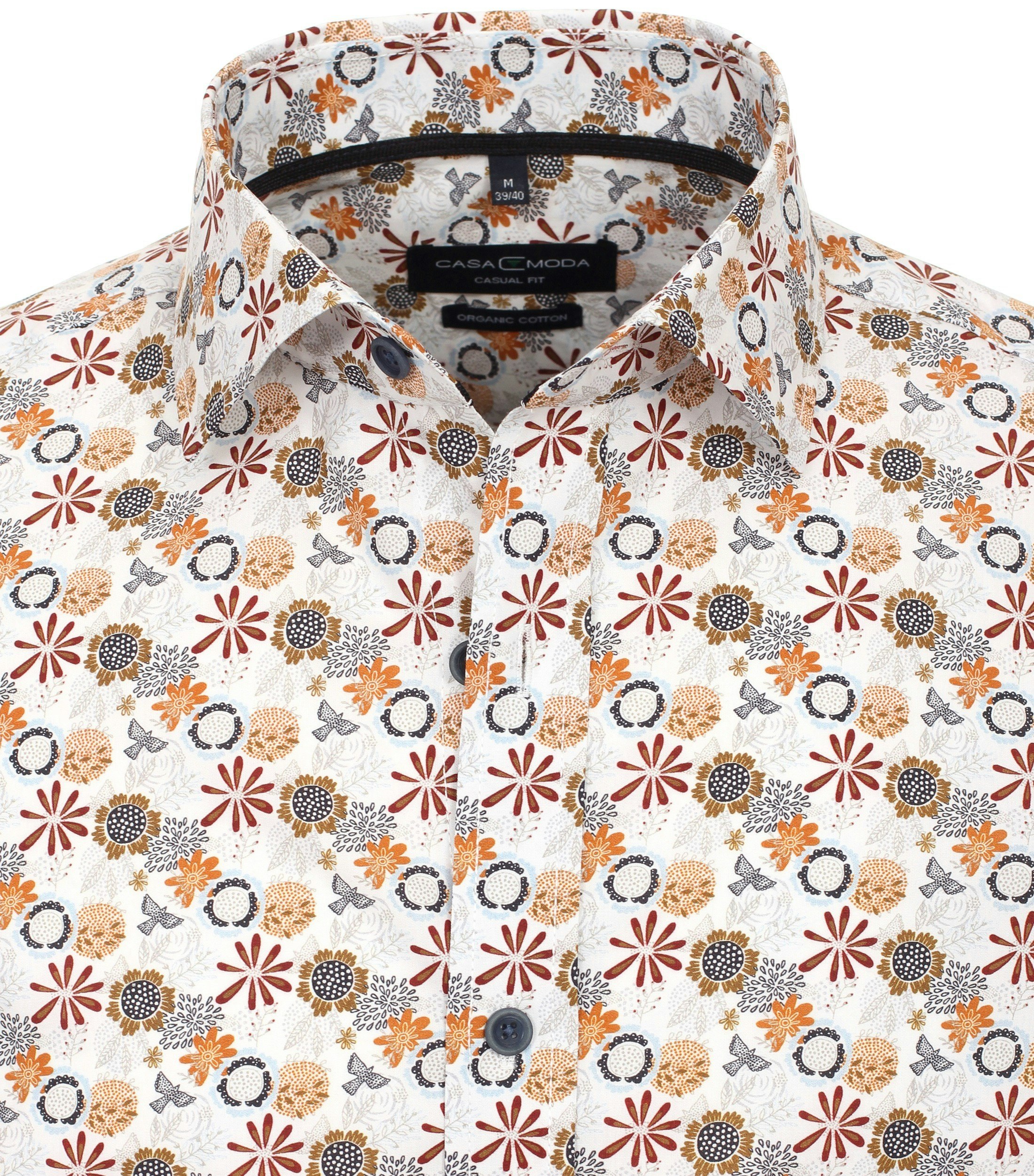 Ein Freizeithemd im Print Muster in der Farbe Orange