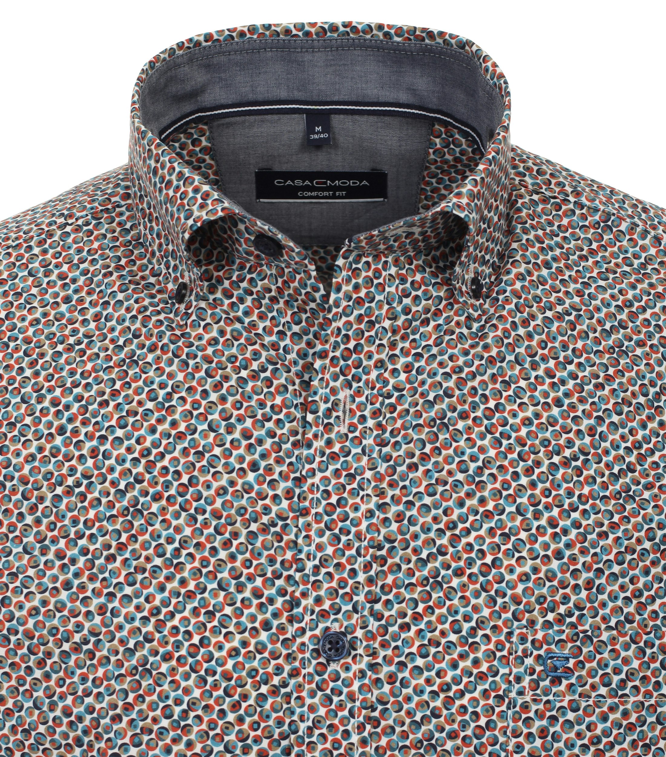 Ein Freizeithemd im Print Muster in der Farbe Orange