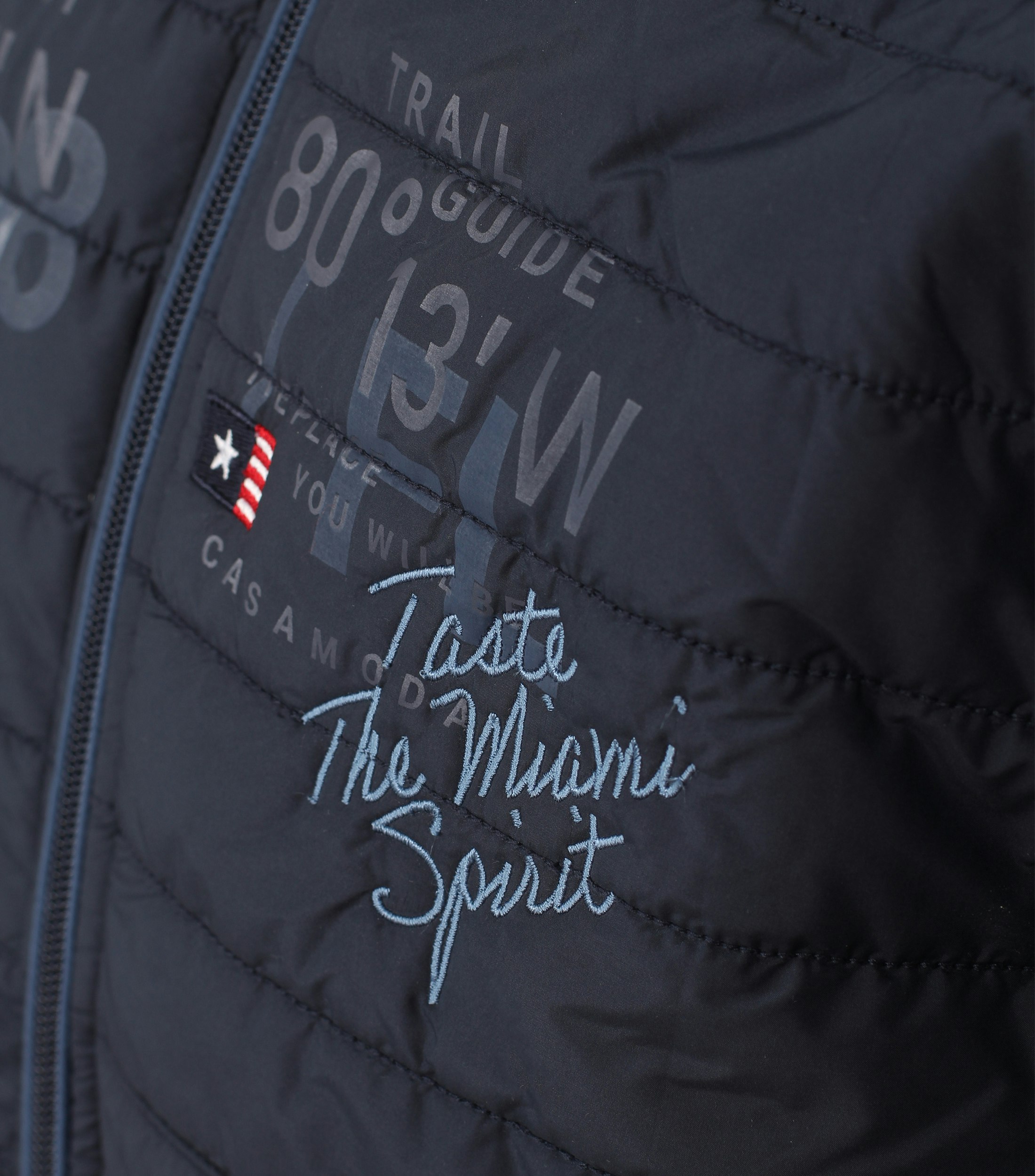 Ein Sweatweste im uni Muster in der Farbe Dunkelblau