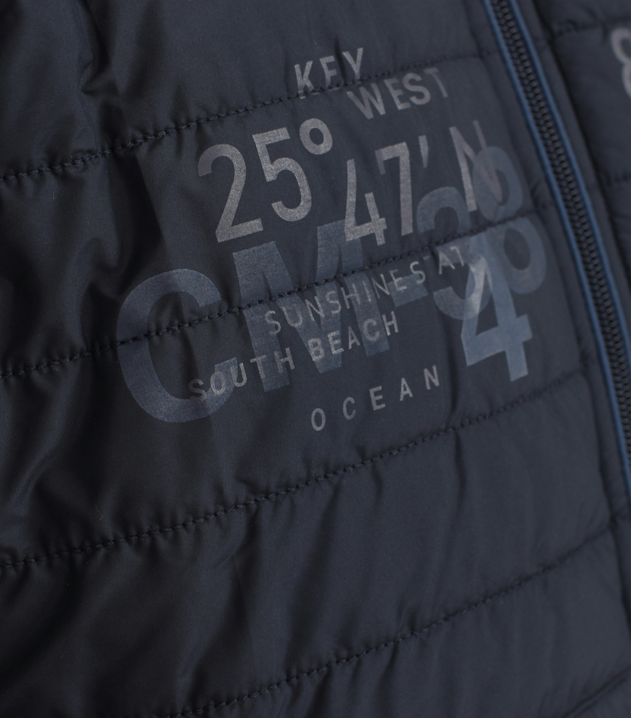 Ein Sweatweste im uni Muster in der Farbe Dunkelblau