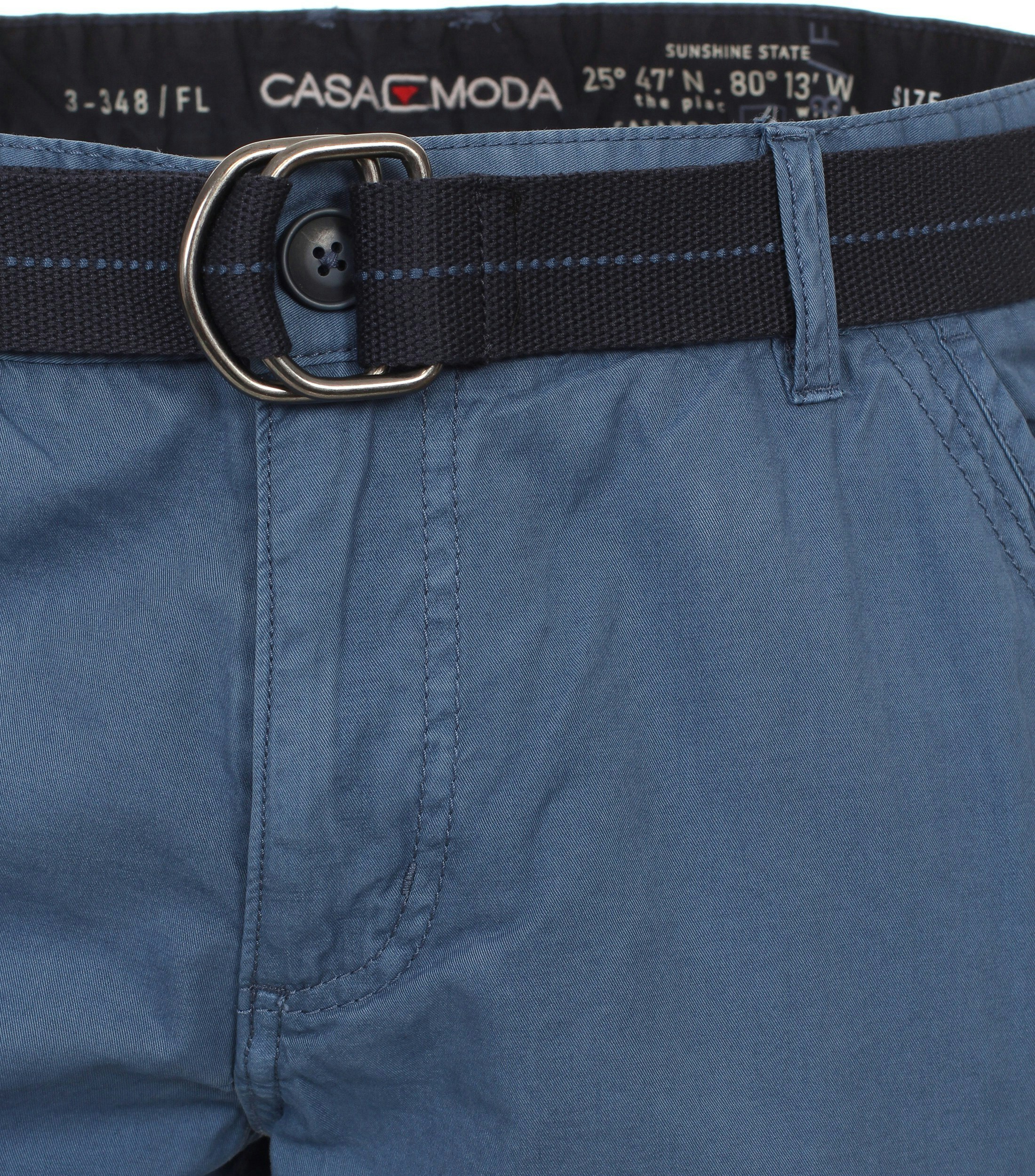 Ein Shorts im uni Muster in der Farbe Mittelblau