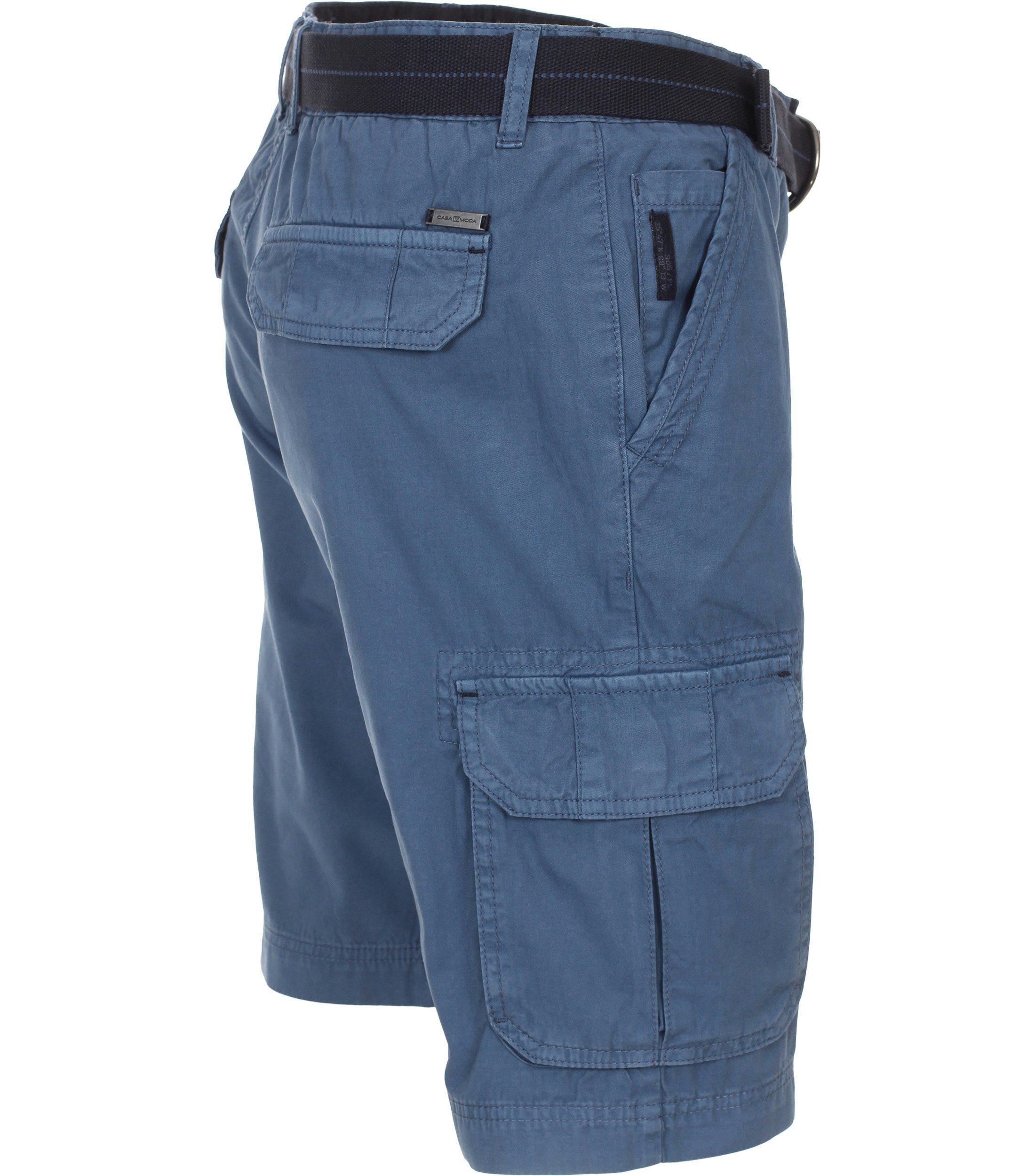 Ein Shorts im uni Muster in der Farbe Mittelblau