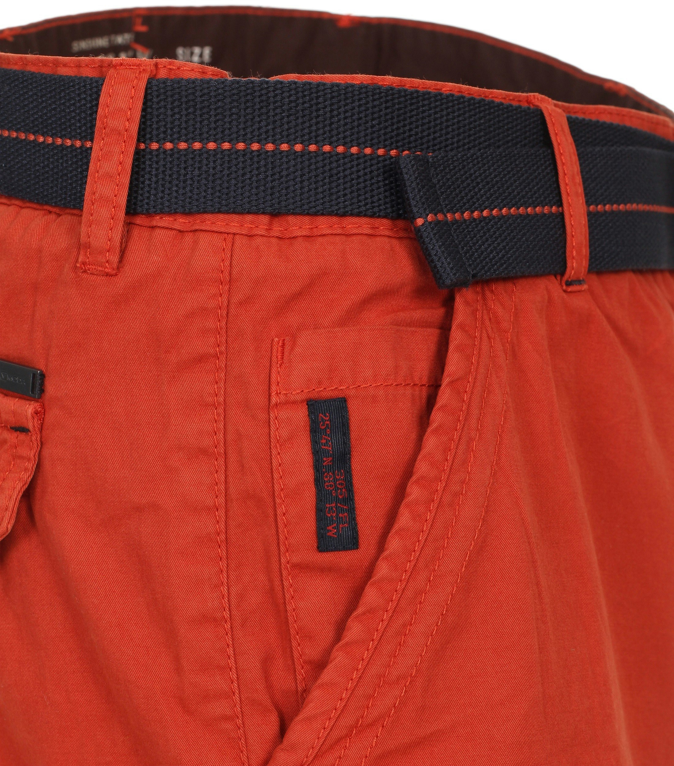 Eine Shorts im uni Muster in der Farbe Dunkelorange