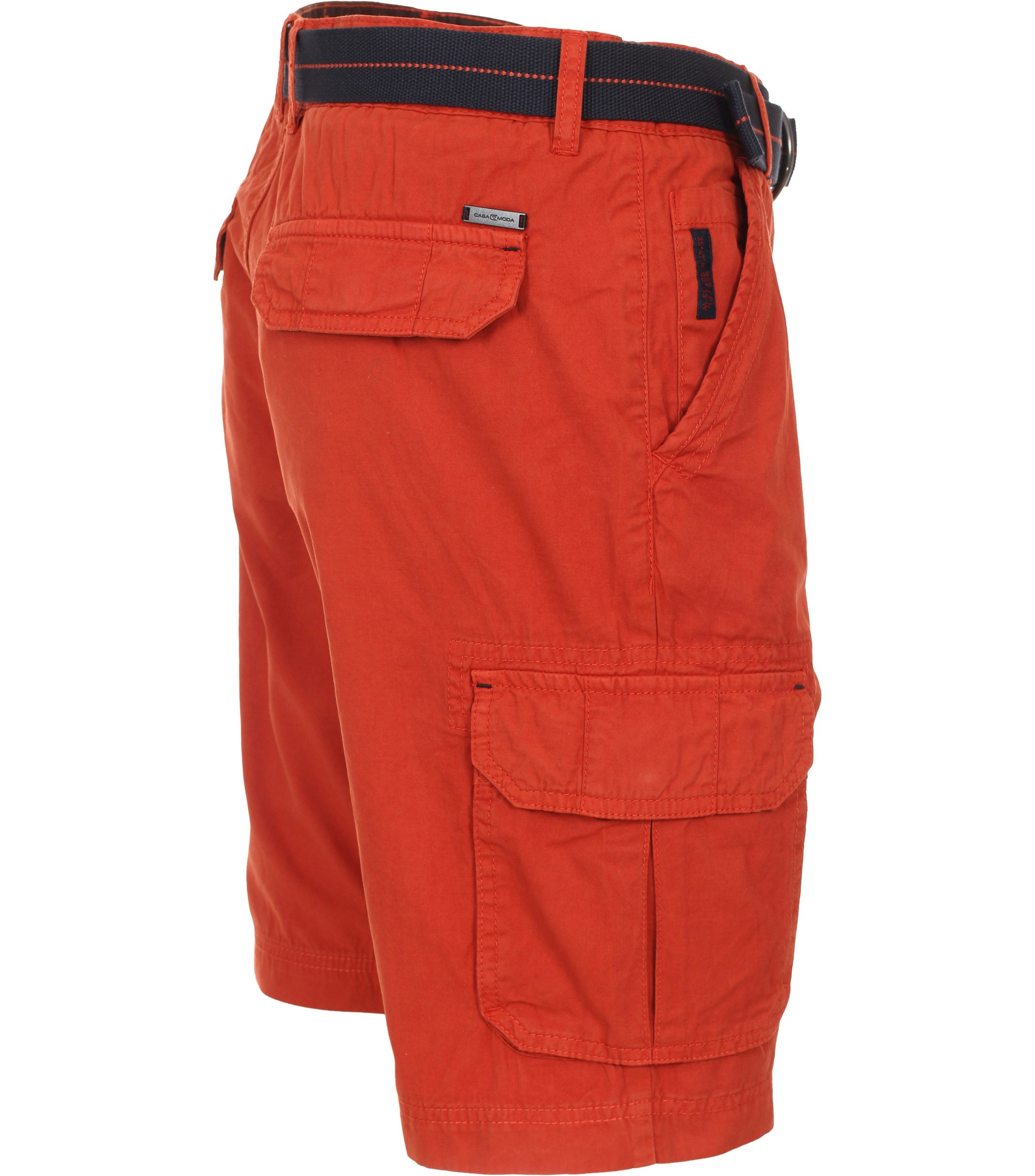 Eine Shorts im uni Muster in der Farbe Dunkelorange