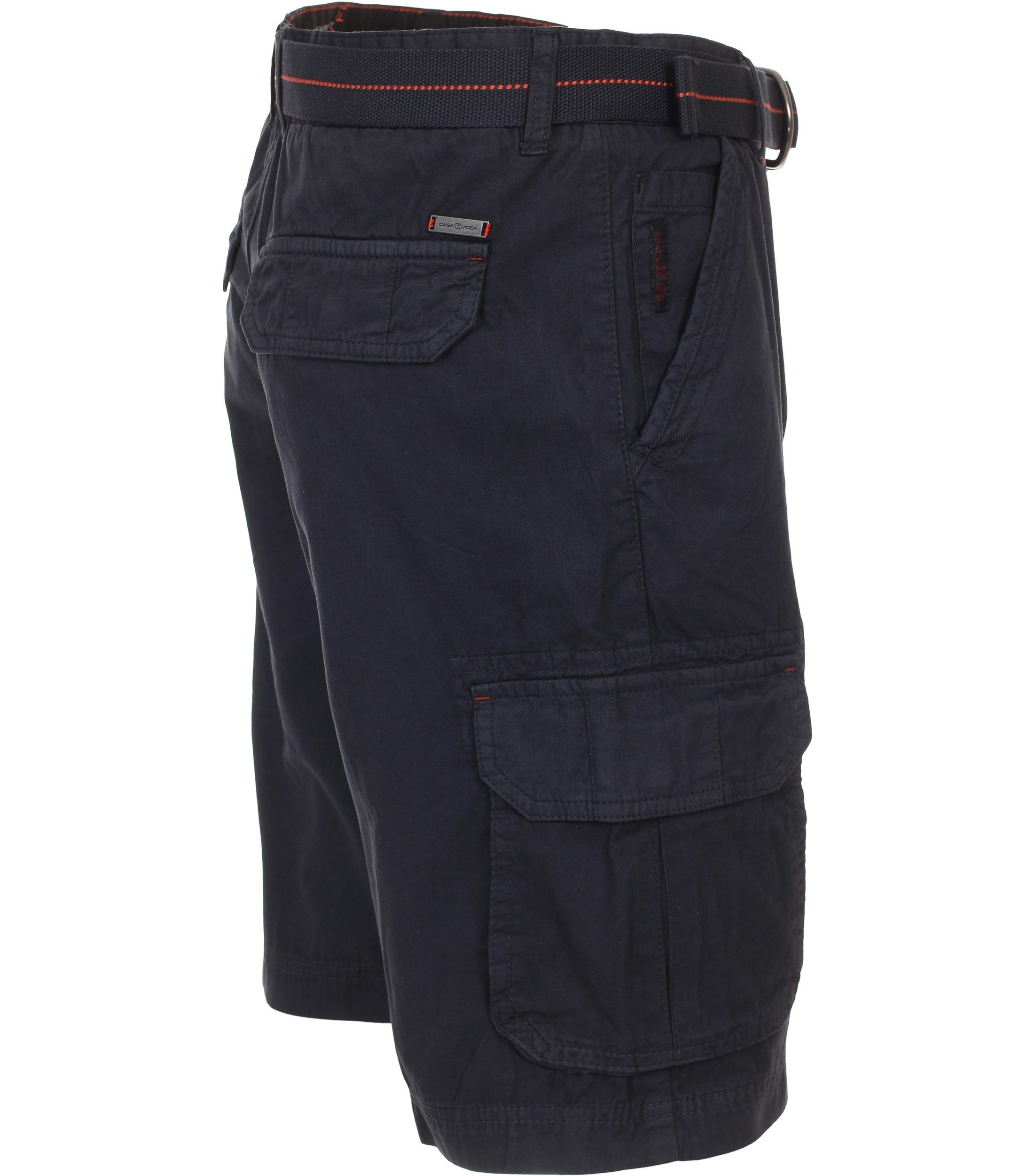 Ein Shorts im uni Muster in der Farbe Dunkelblau