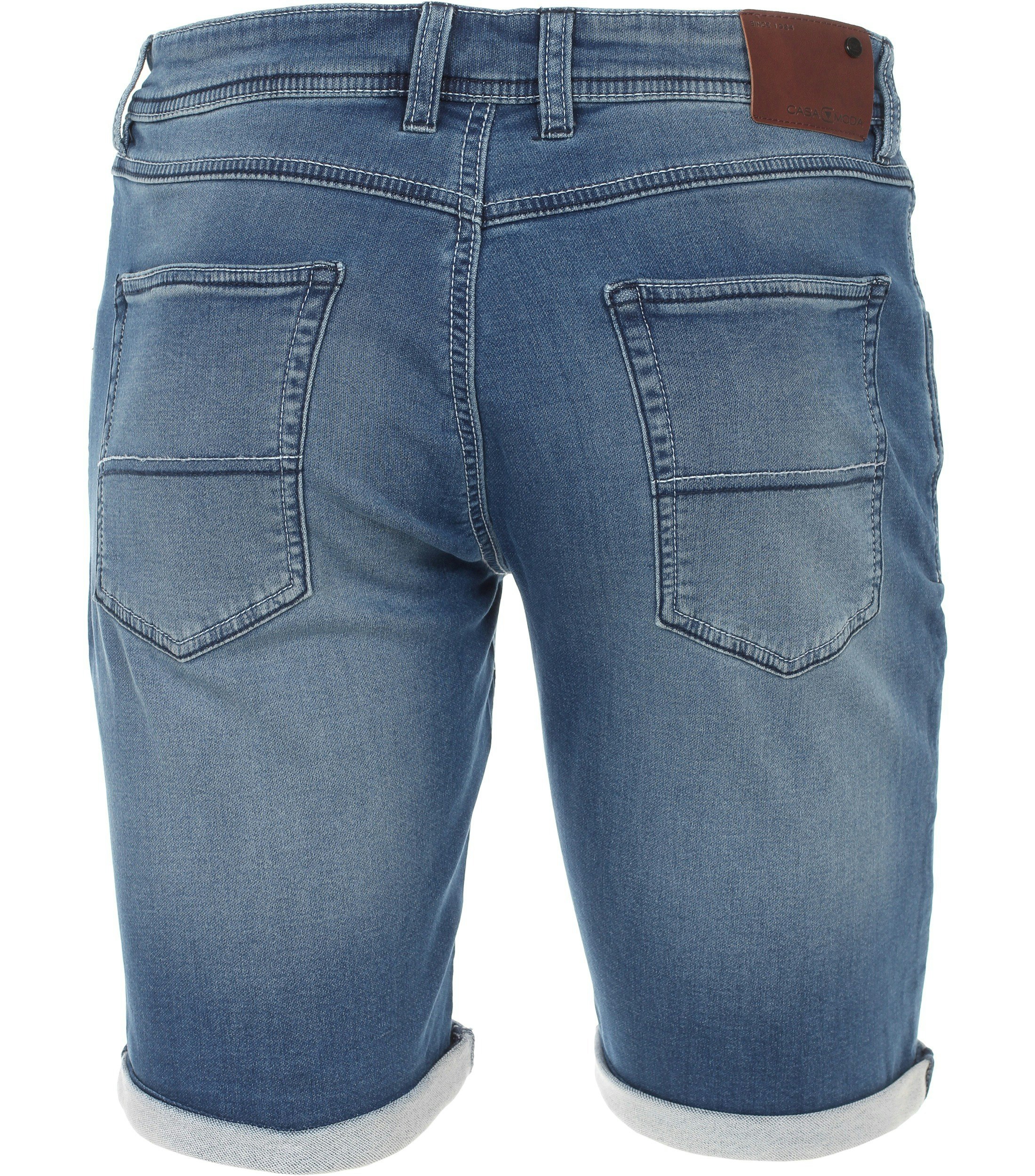 Ein Shorts im uni Muster in der Farbe Mittelblau