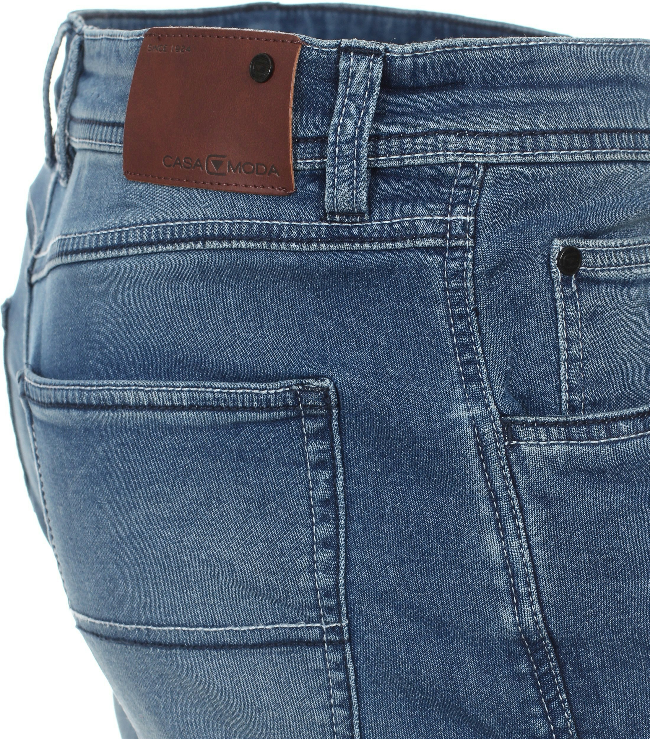 Ein Shorts im uni Muster in der Farbe Mittelblau