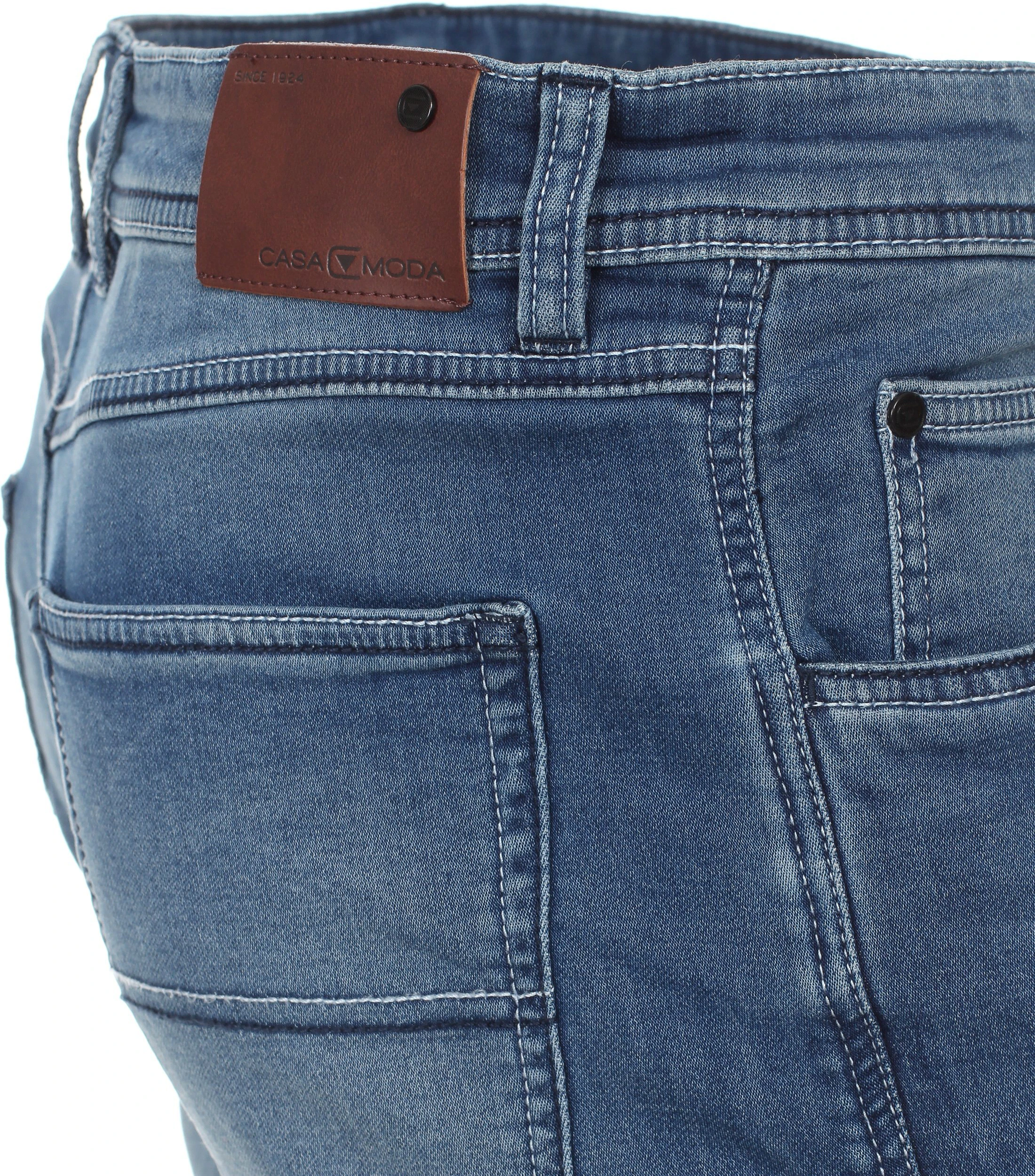 Shorts im unifarbenen Design in der Farbe Mittelblau