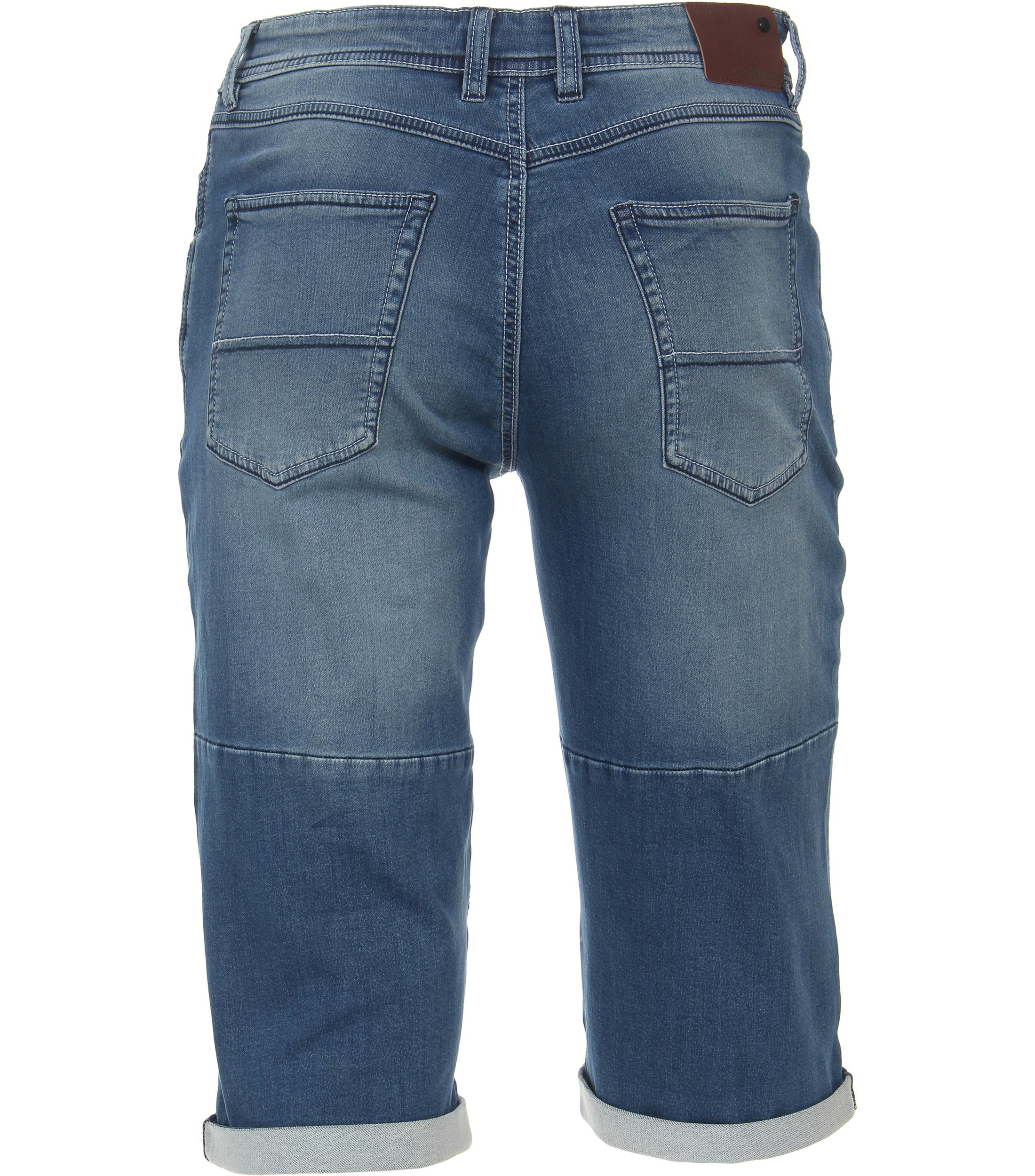 Eine Shorts im uni Muster in der Farbe Mittelblau