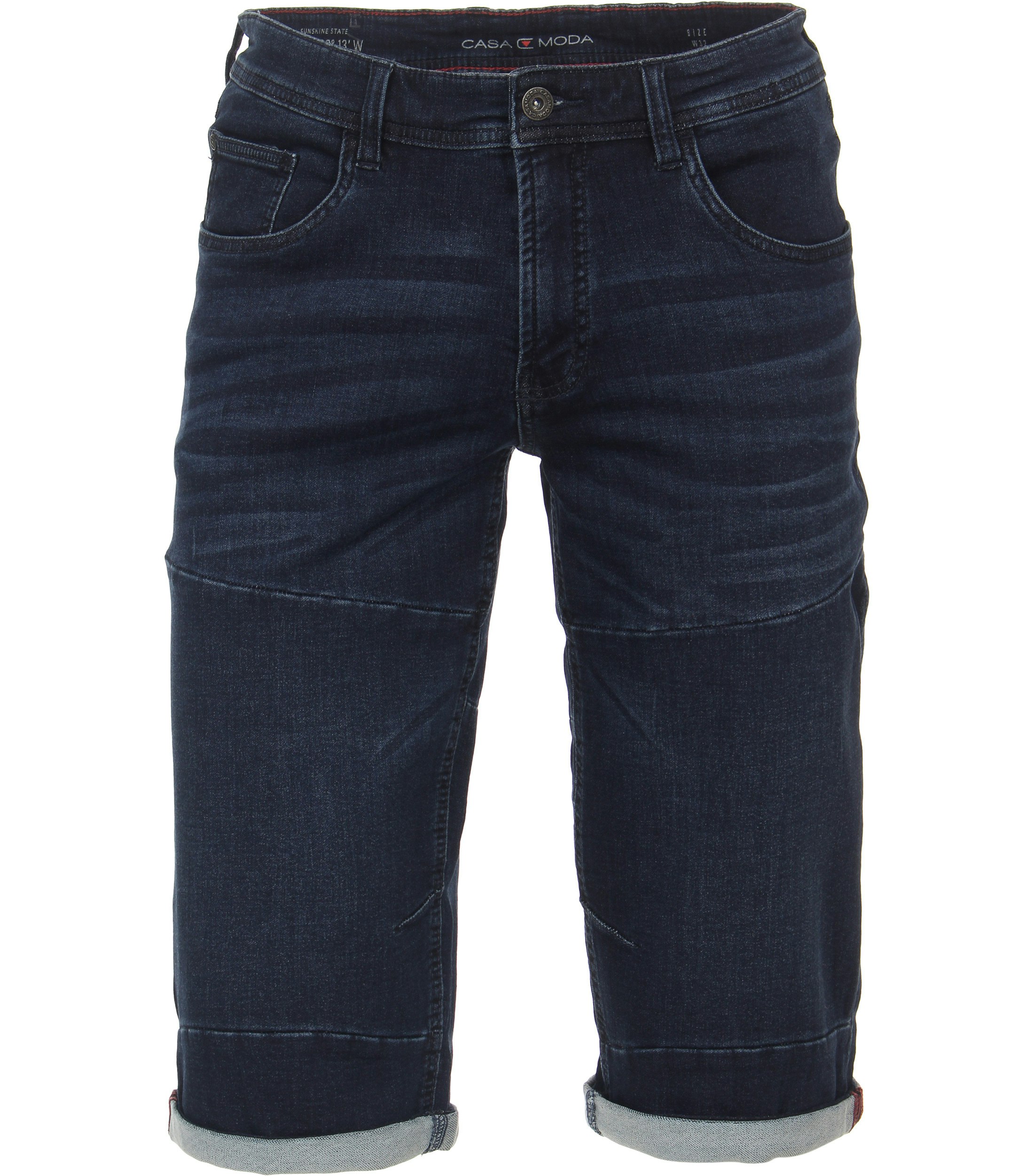 Eine Shorts im uni Muster in der Farbe Dunkelblau