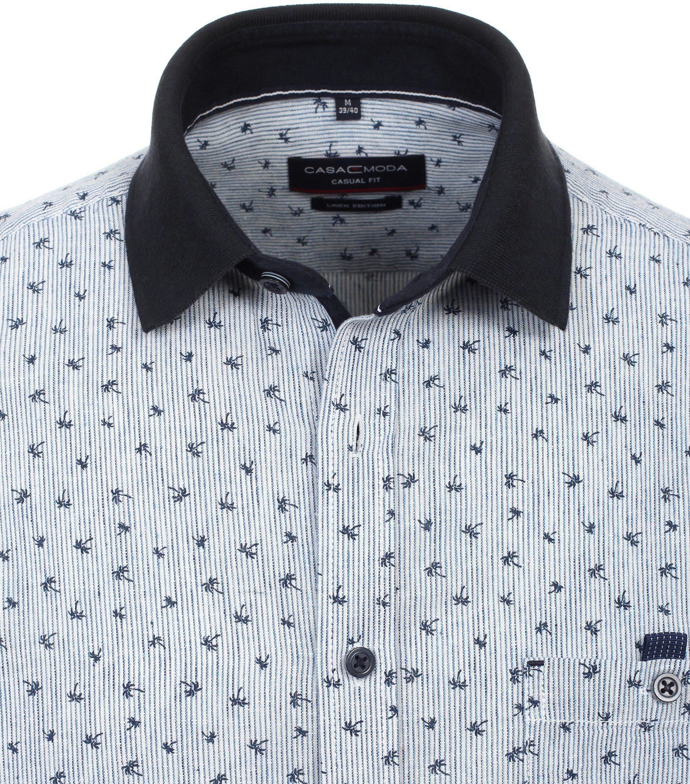 Ein Freizeithemd im Print Muster in der Farbe Hellblau