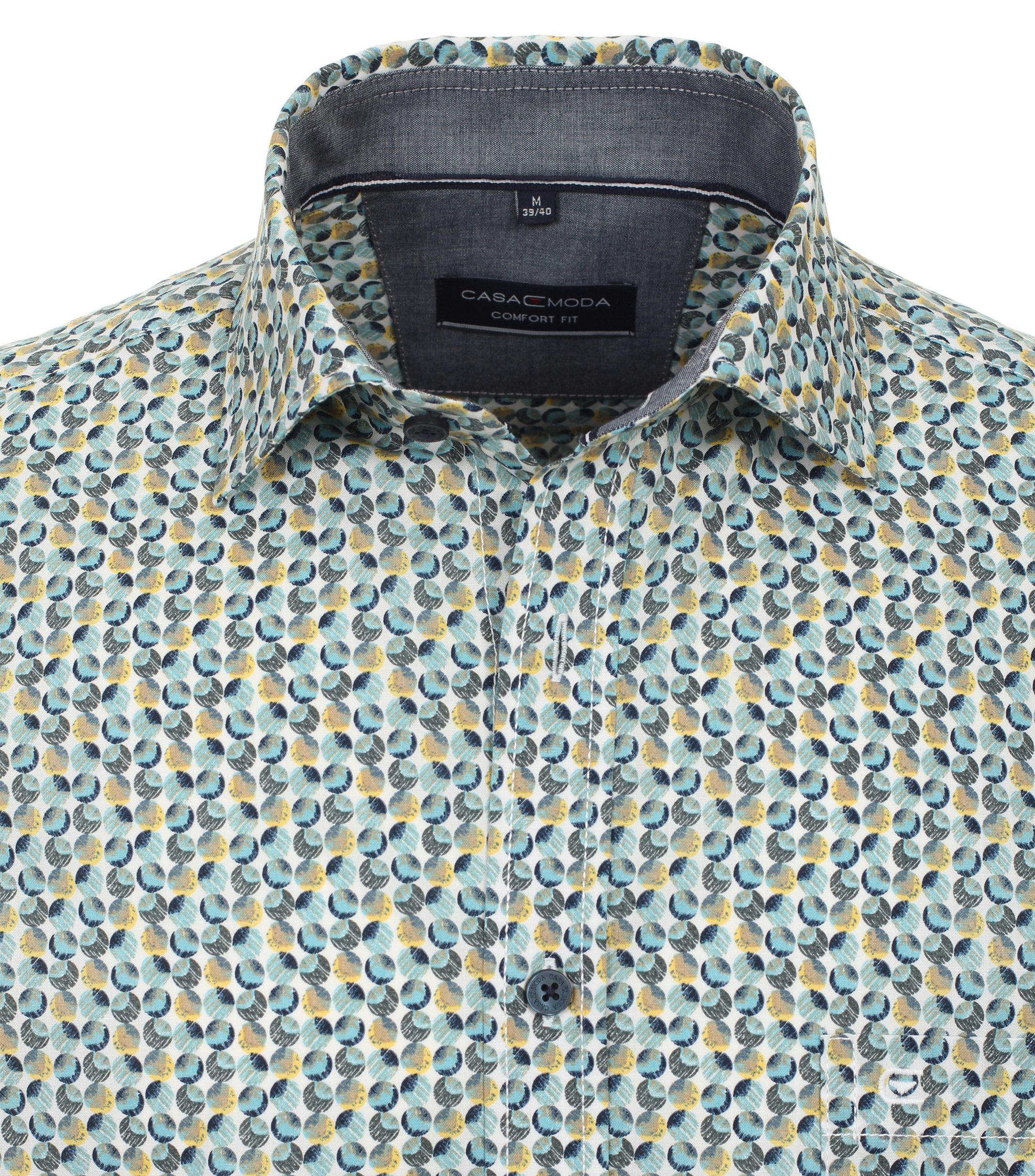 Ein Freizeithemd im Print Muster in der Farbe Türkis