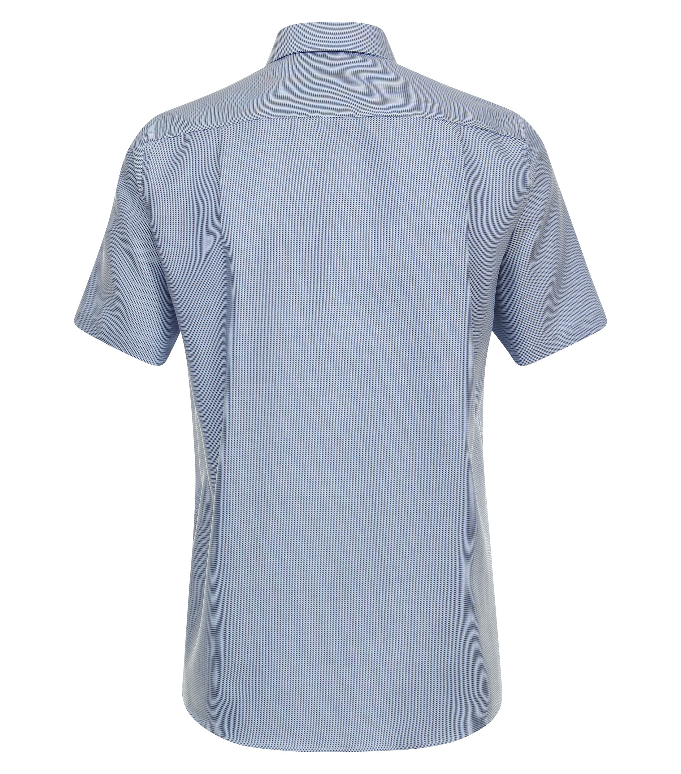 Ein Businesshemd im uni Muster in der Farbe Himmelblau