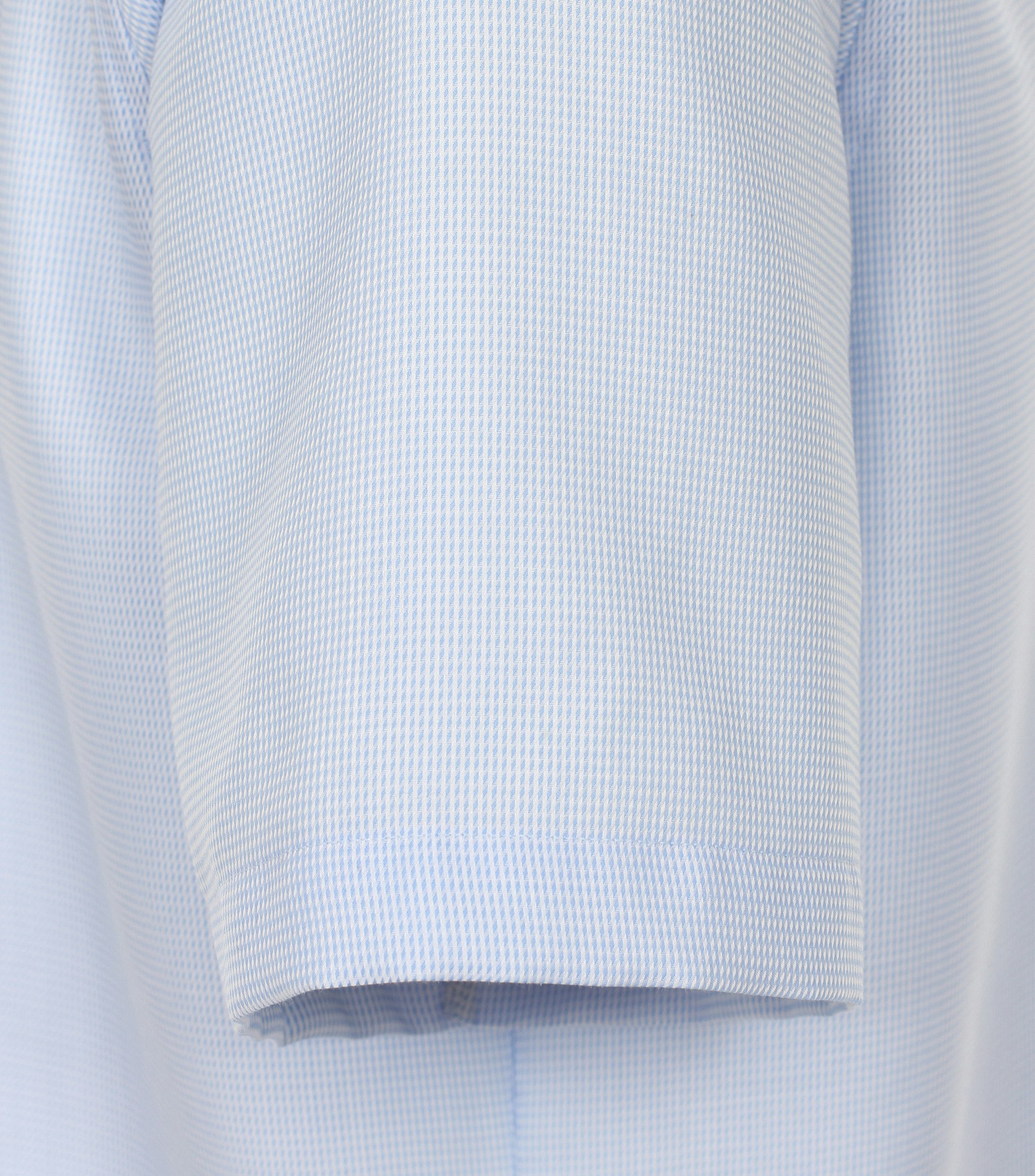 Ein Businesshemd im uni Muster in der Farbe Hellblau