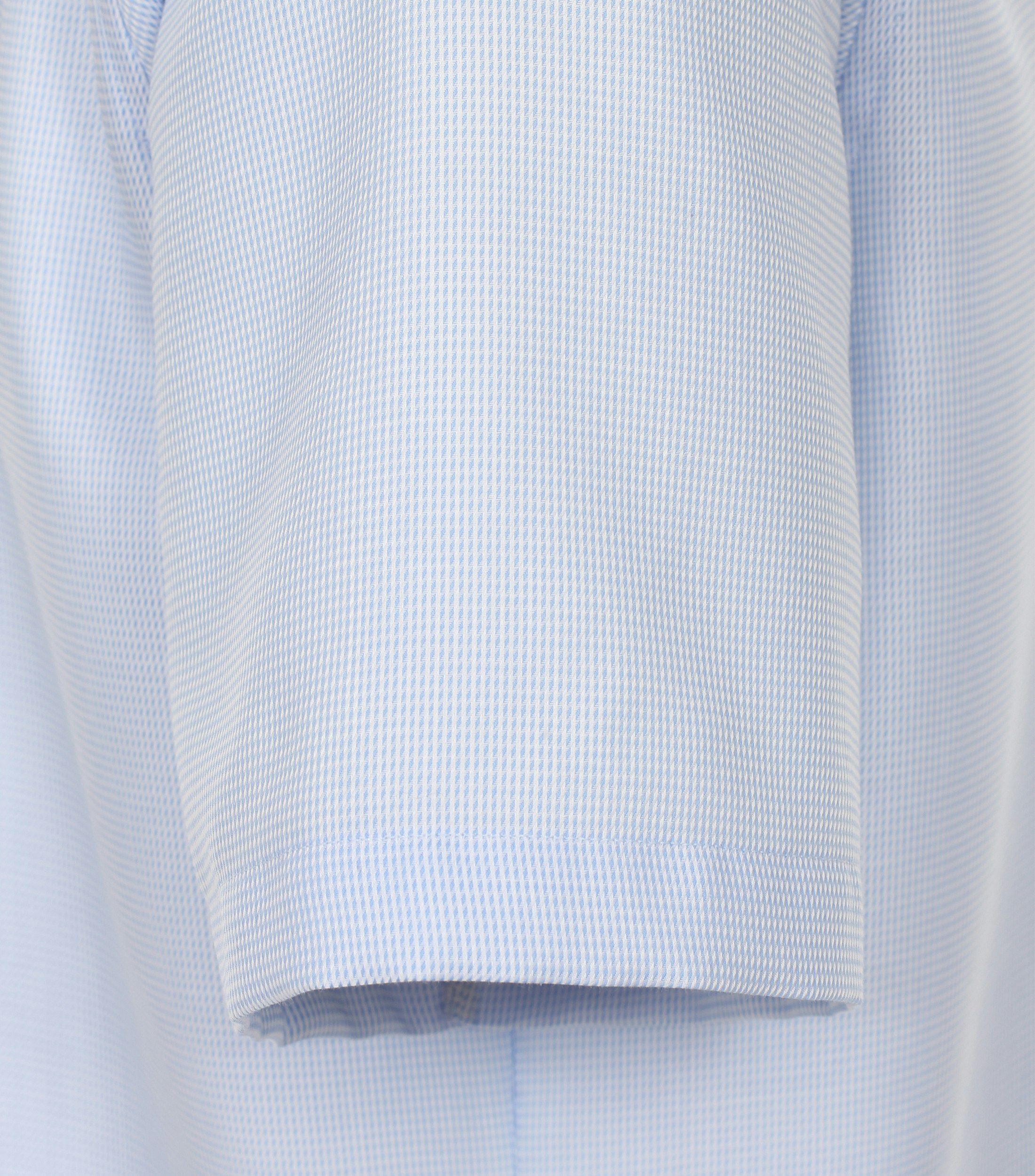Ein Businesshemd im uni Muster in der Farbe Hellblau