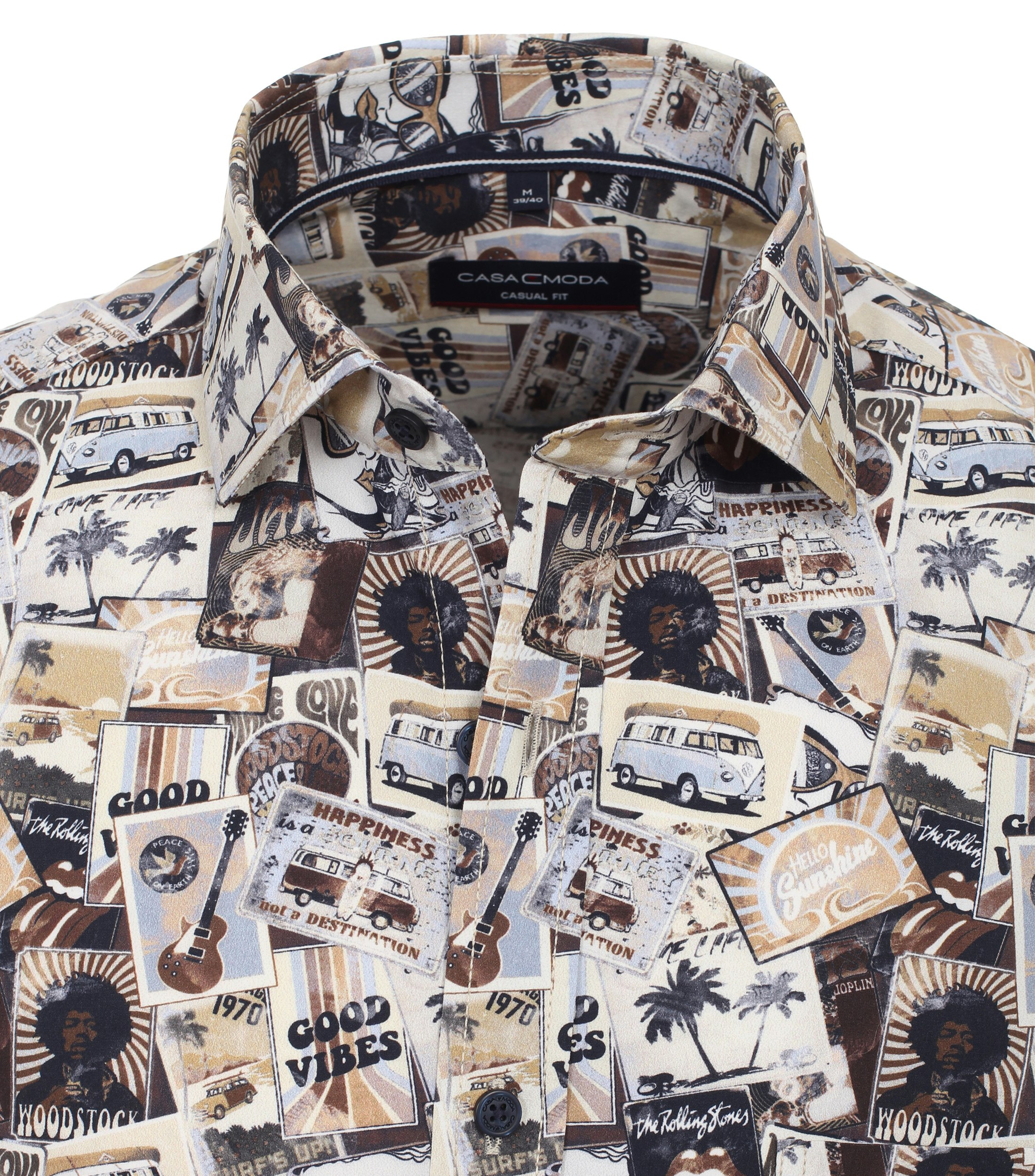 Ein Freizeithemd im Print Muster in der Farbe Braun