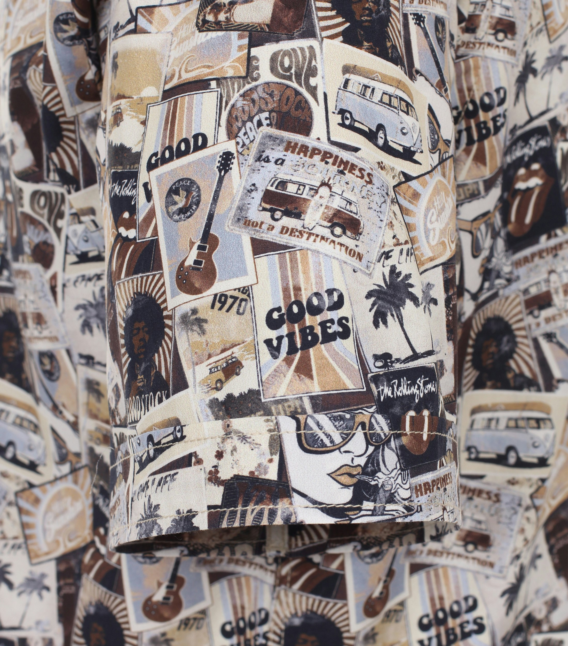 Ein Freizeithemd im Print Muster in der Farbe Braun