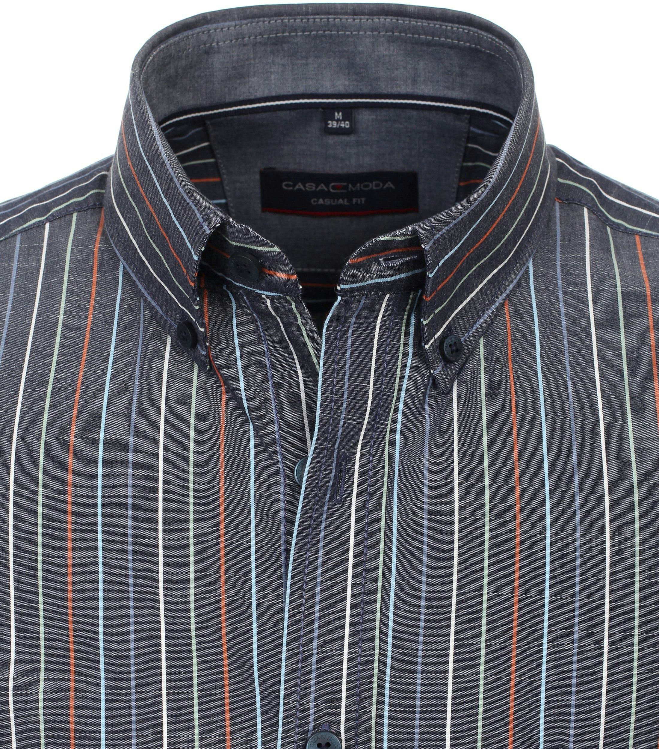 Ein Freizeithemd im gestreift Muster in der Farbe graues Dunkelblau