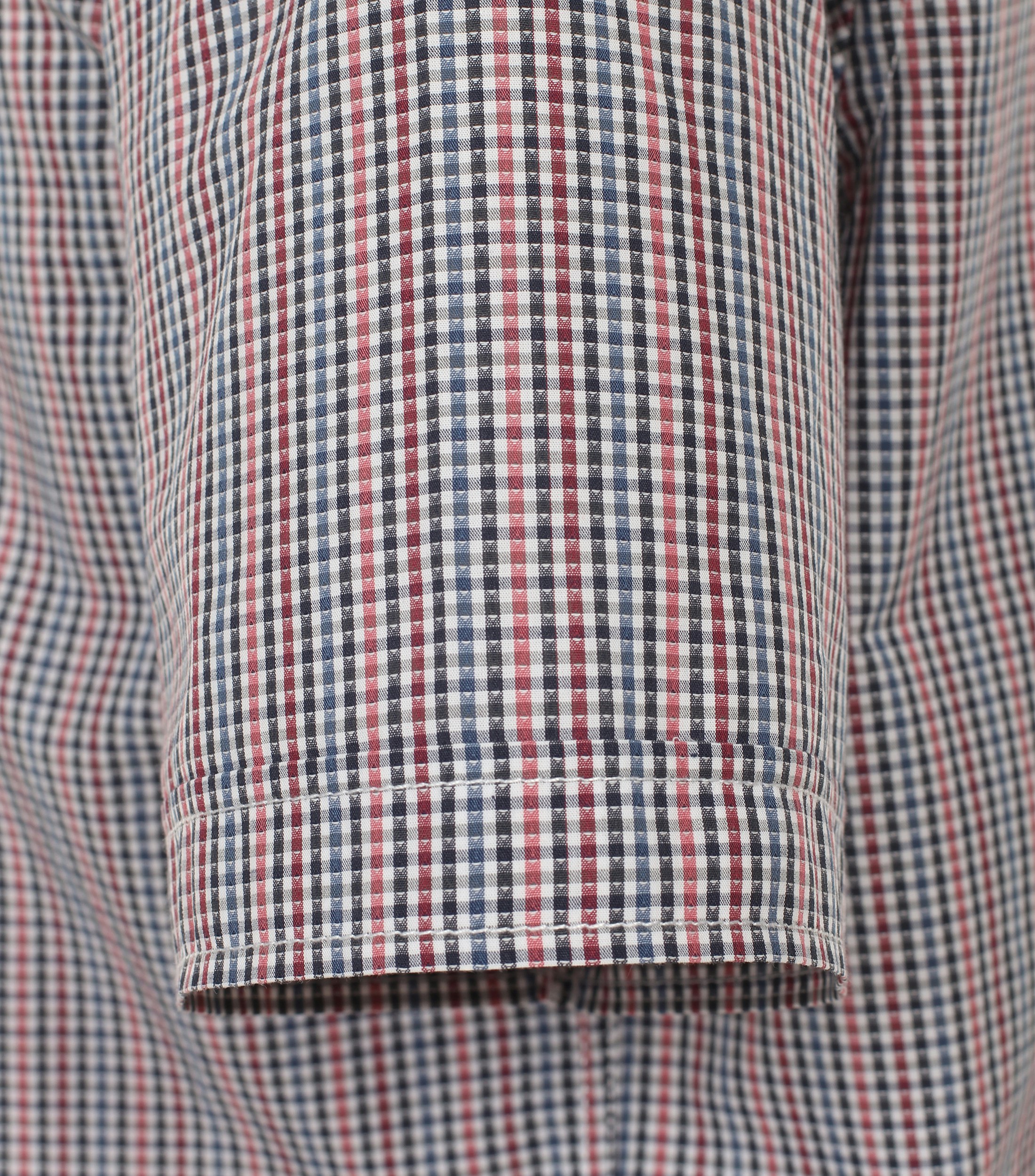 Ein Freizeithemd im kariert Muster in der Farbe Hellrot