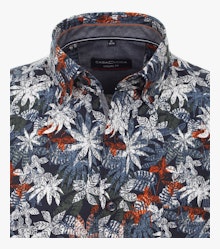 Ein Freizeithemd im Print Muster in der Farbe Dunkelblau