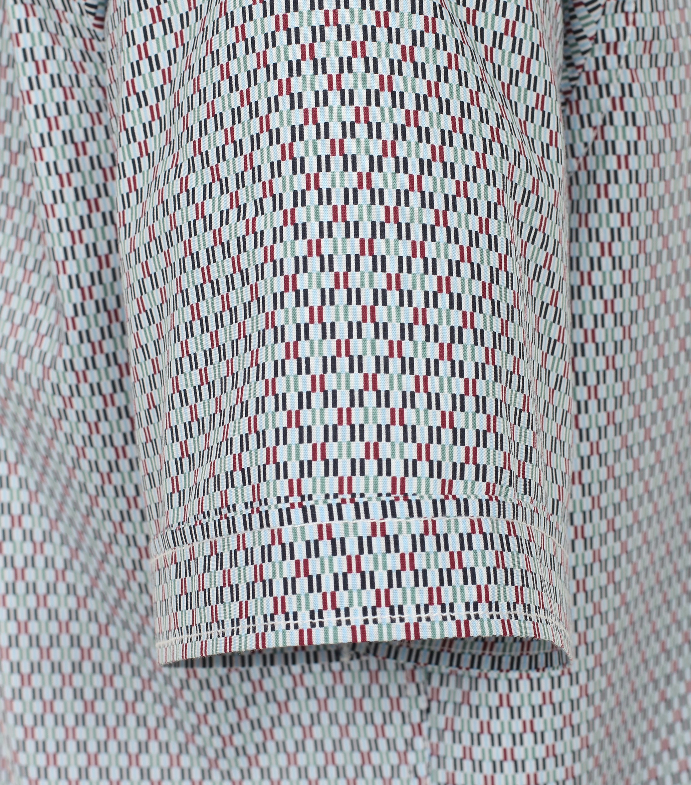 Ein Freizeithemd im Print Muster in der Farbe Hellblau