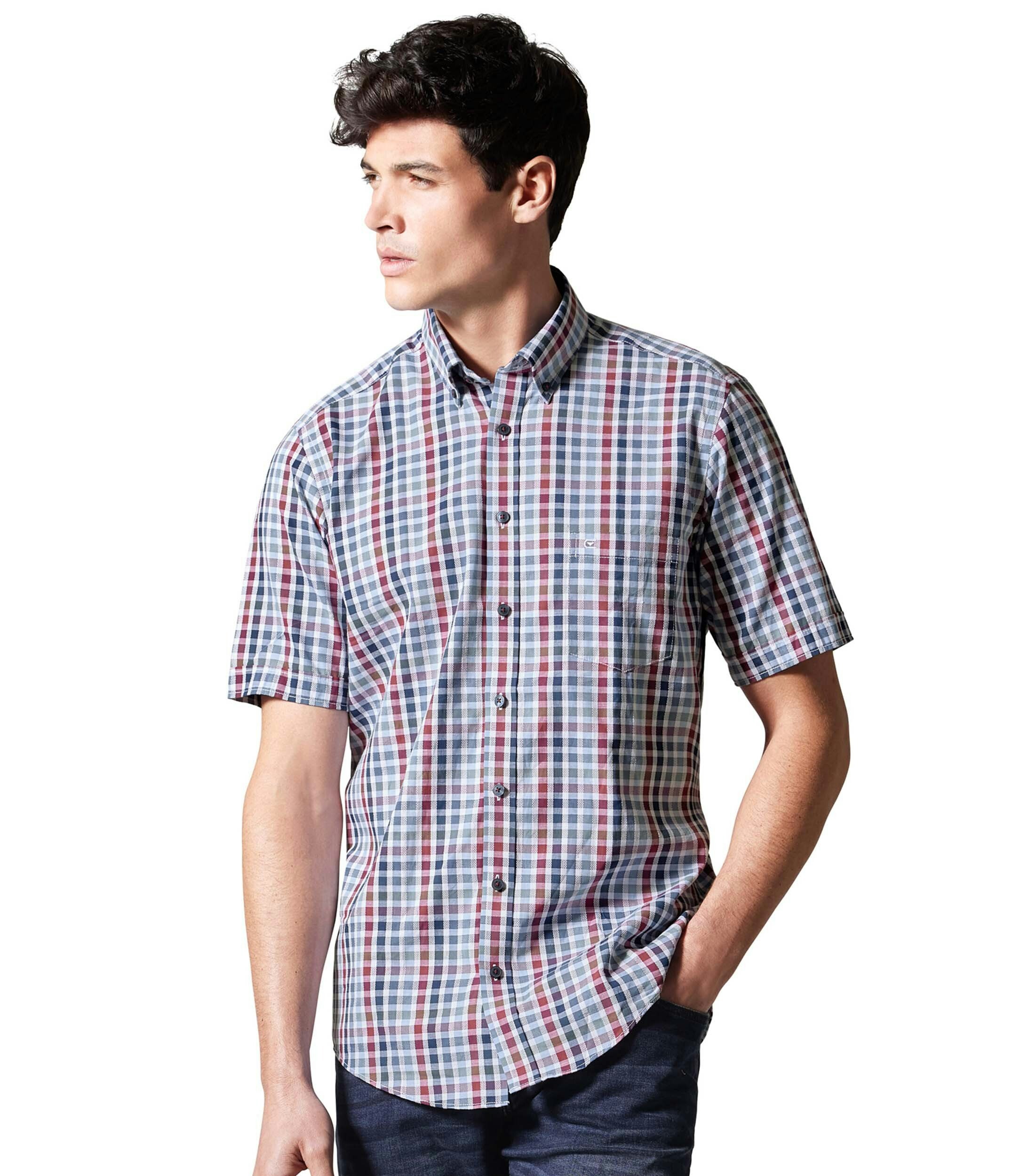 Ein Freizeithemd im kariert Muster in der Farbe graues Mittelblau