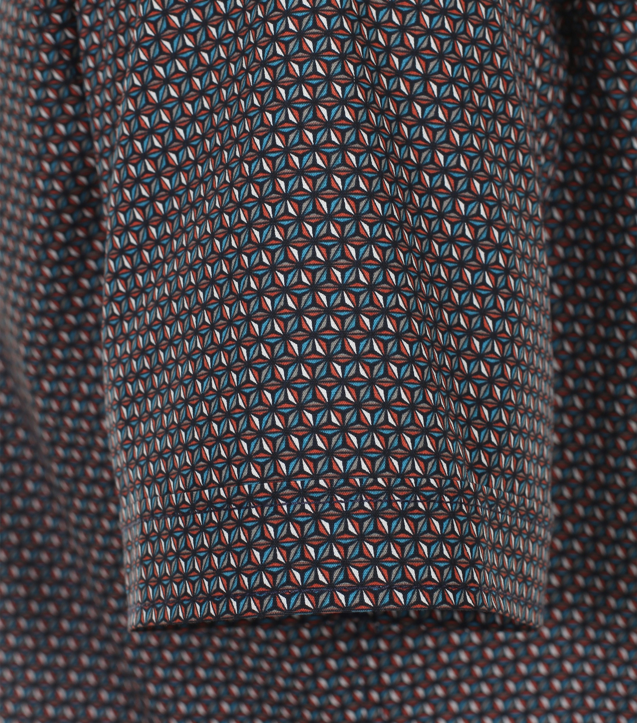 Ein Freizeithemd im Print Muster in der Farbe Dunkelorange