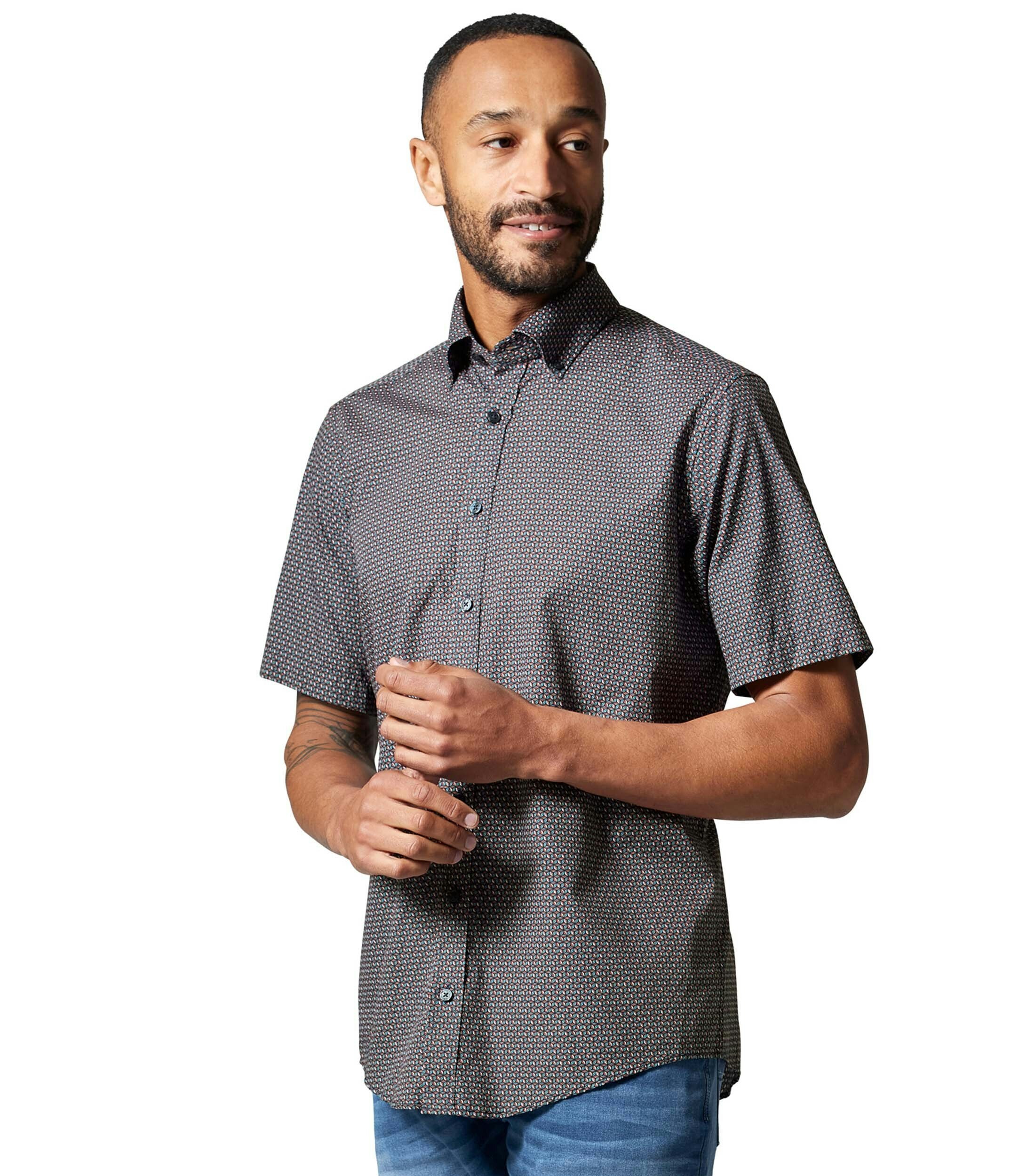 Ein Freizeithemd im Print Muster in der Farbe Dunkelorange