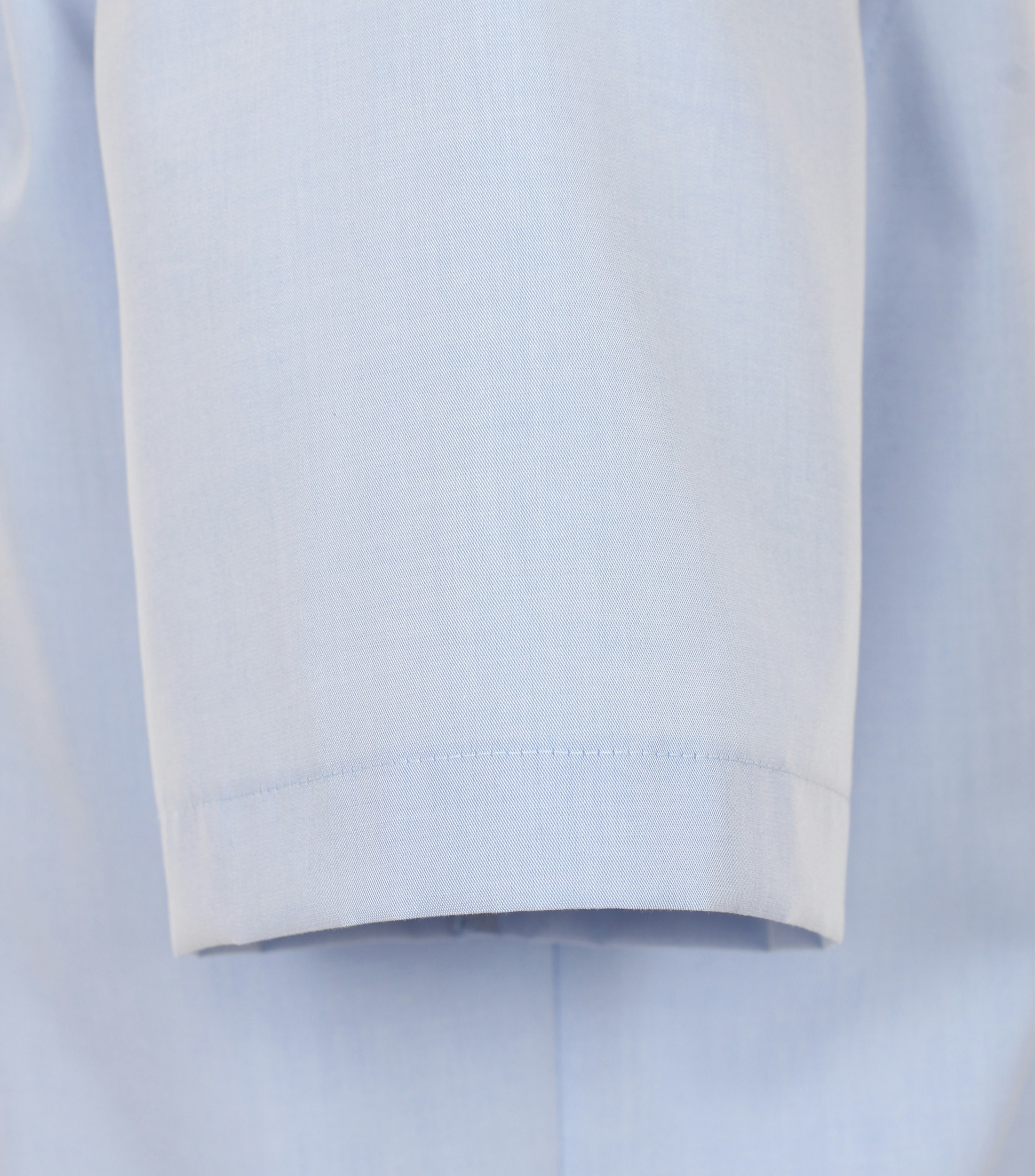 Ein Businesshemd im uni Muster in der Farbe Hellblau