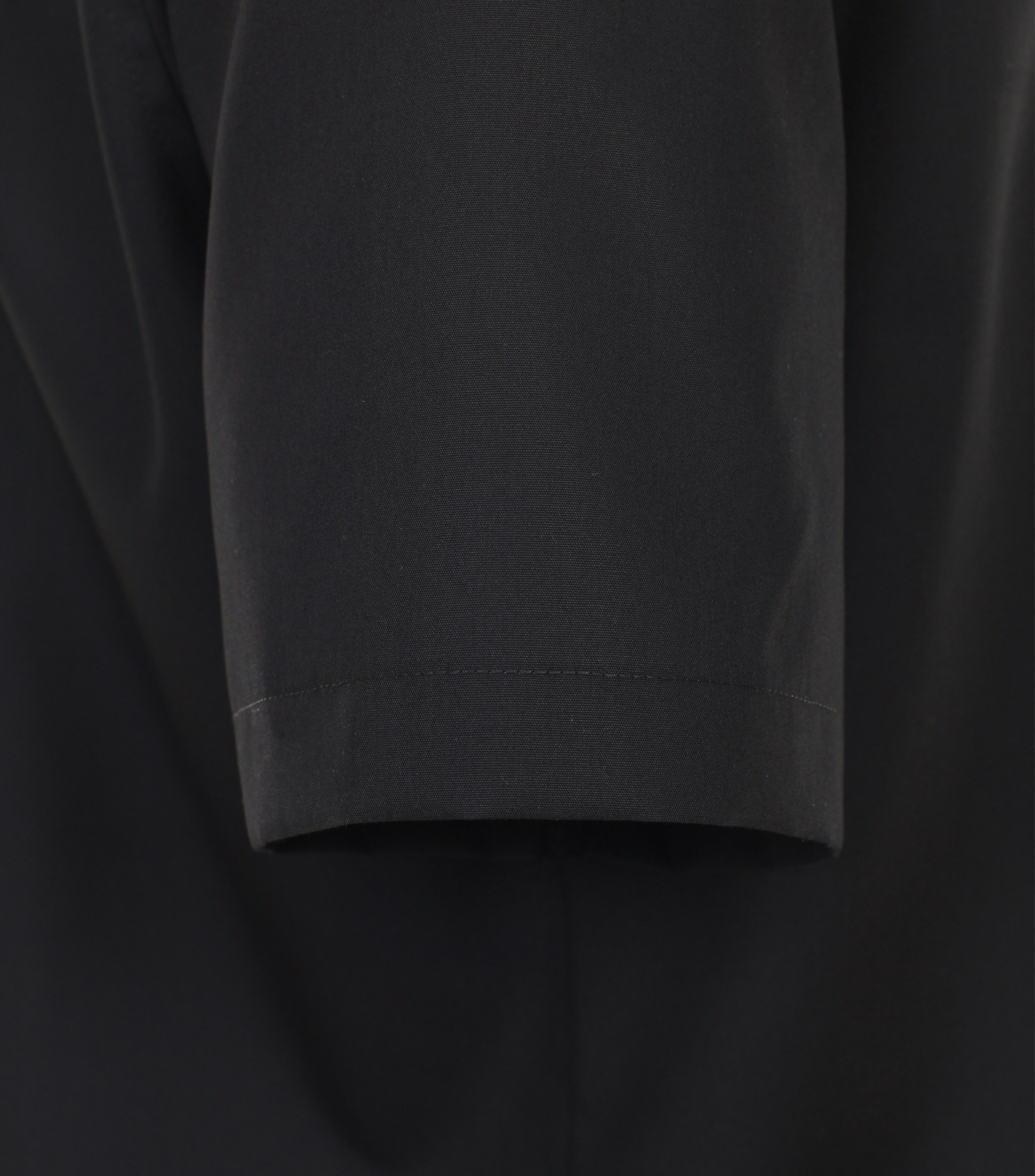 Ein Businesshemd im uni Muster in der Farbe Schwarz