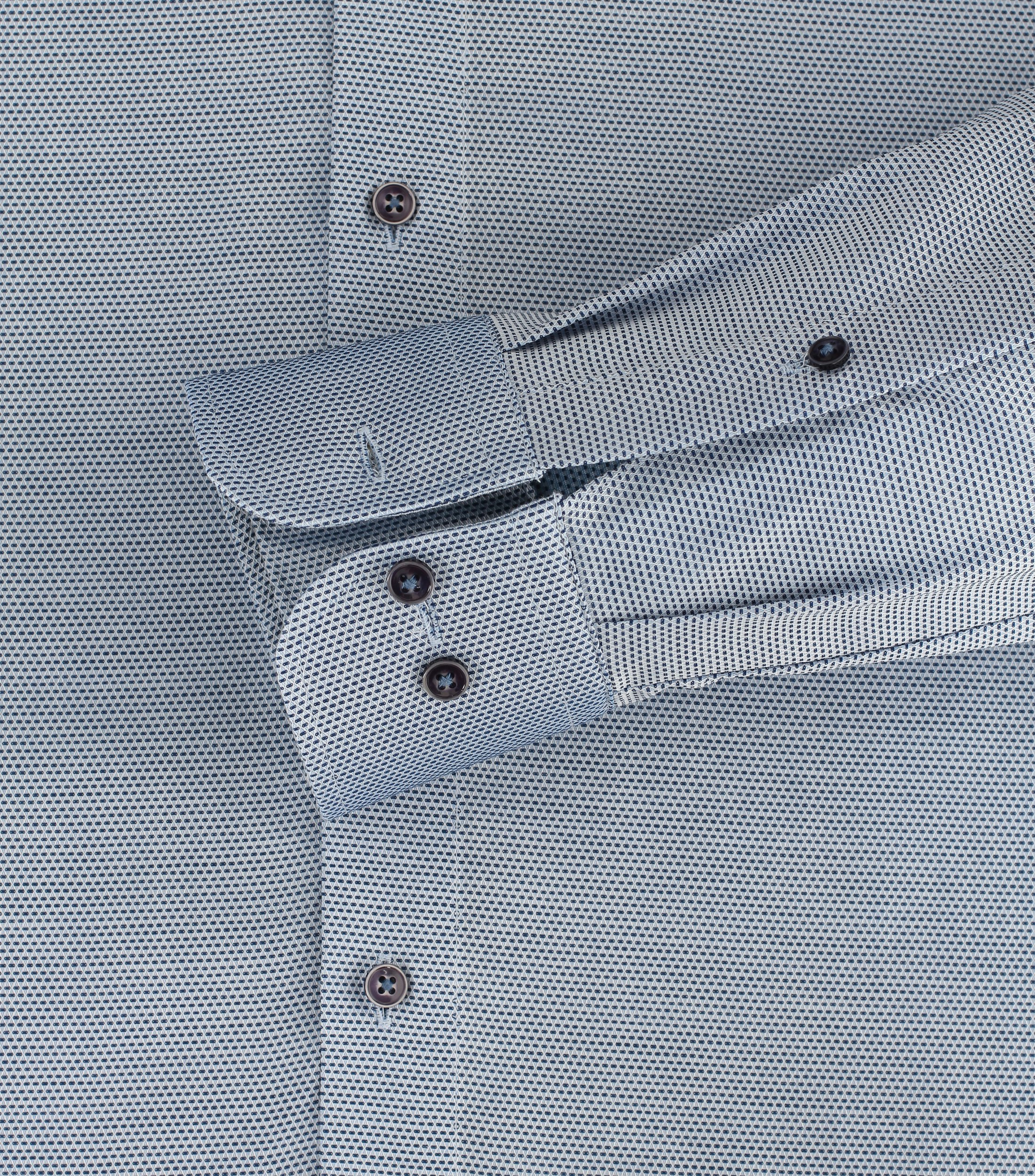 Ein Businesshemd im uni Muster in der Farbe Mittelblau