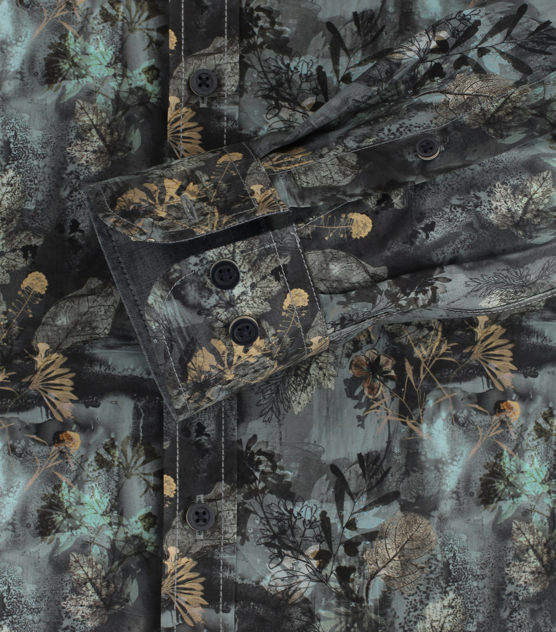 Ein Freizeithemd im Print Muster in der Farbe Dunkelgrau