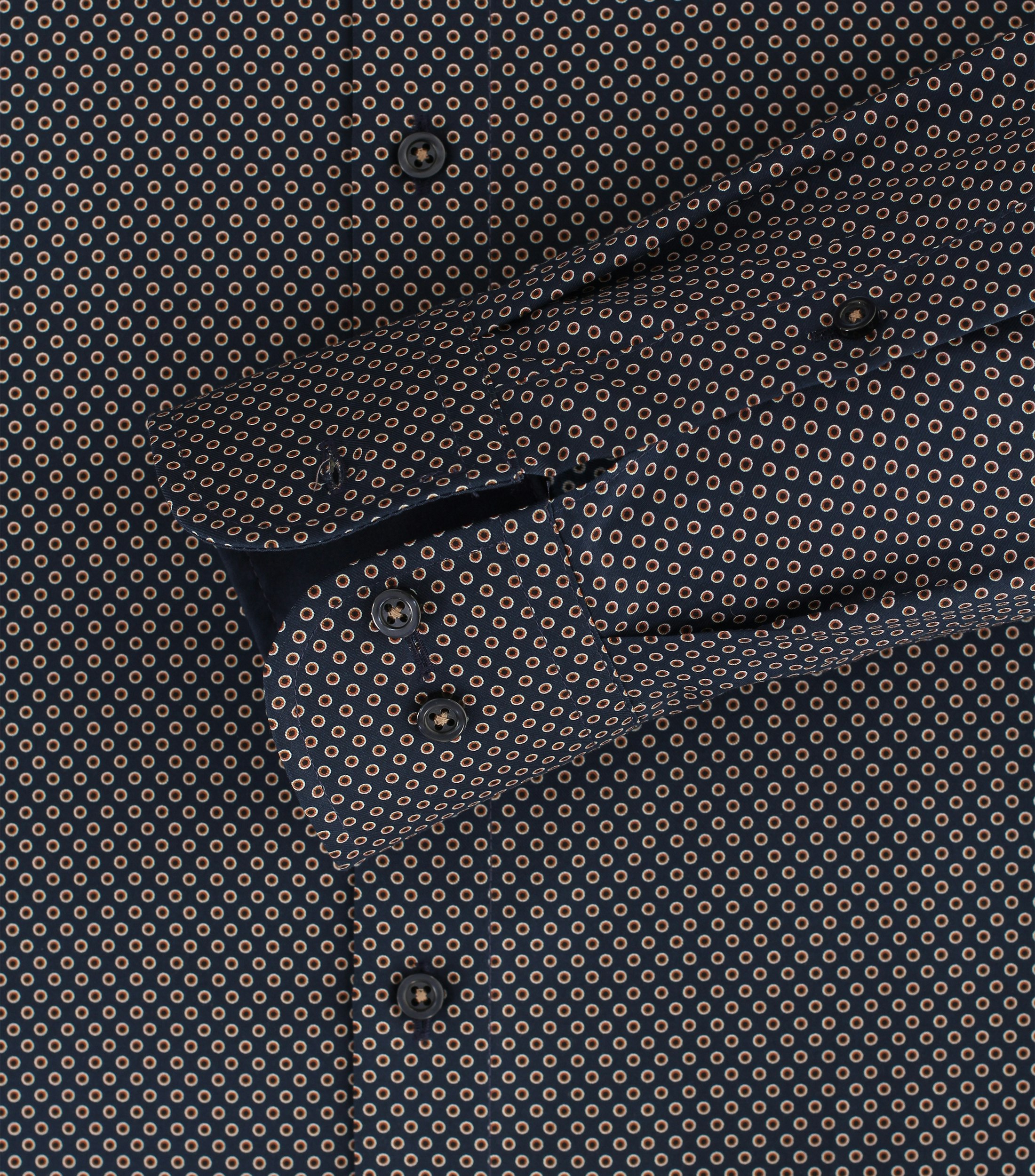 Ein Businesshemd im Print Muster in der Farbe Braun