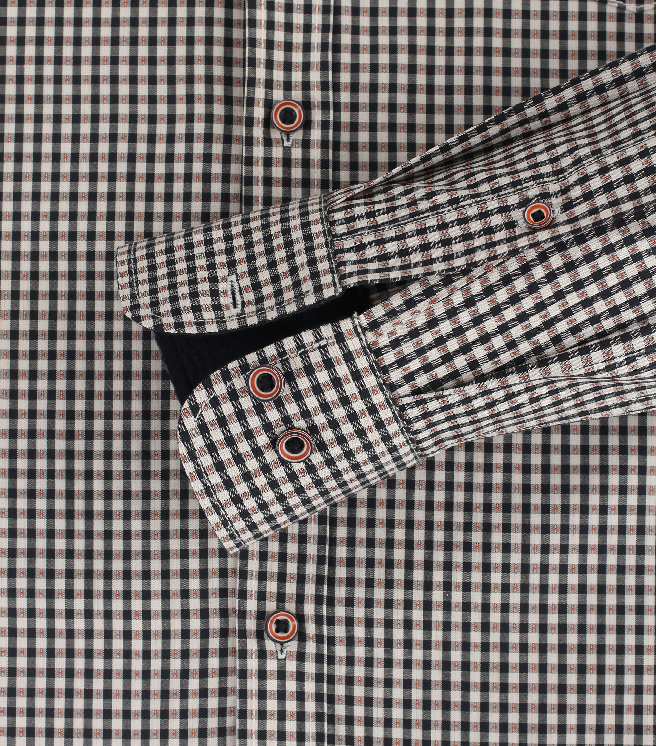 Ein Freizeithemd im kariert Muster in der Farbe Dunkelblau