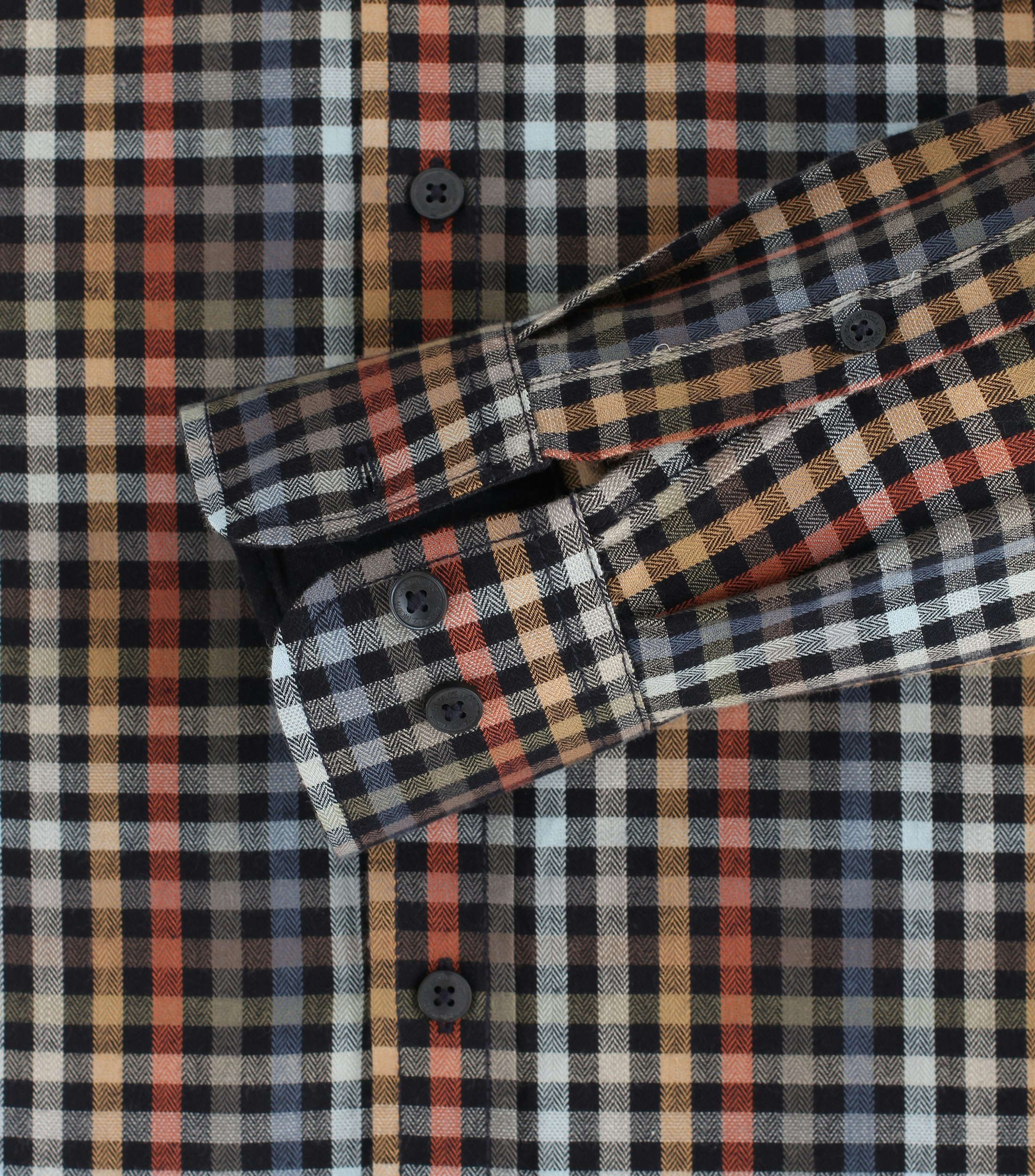 Ein Freizeithemd im kariert Muster in der Farbe Dunkelblau