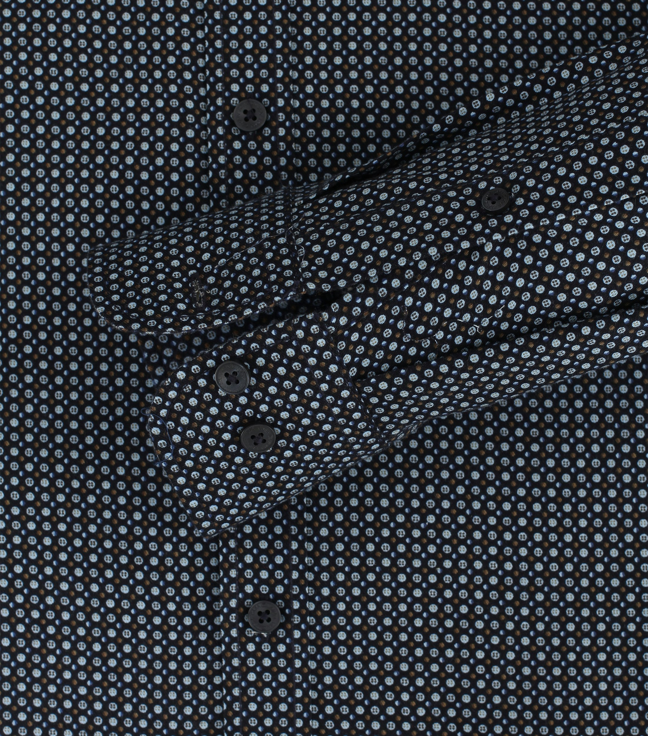 Ein Freizeithemd im Print Muster in der Farbe Dunkelblau