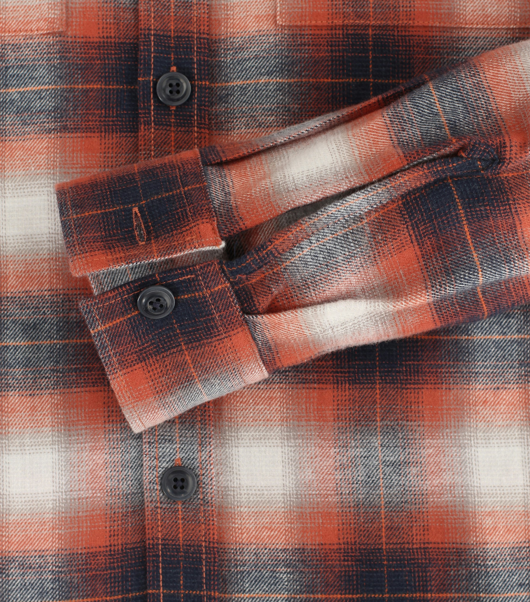 Ein Freizeithemd im kariert Muster in der Farbe Orange