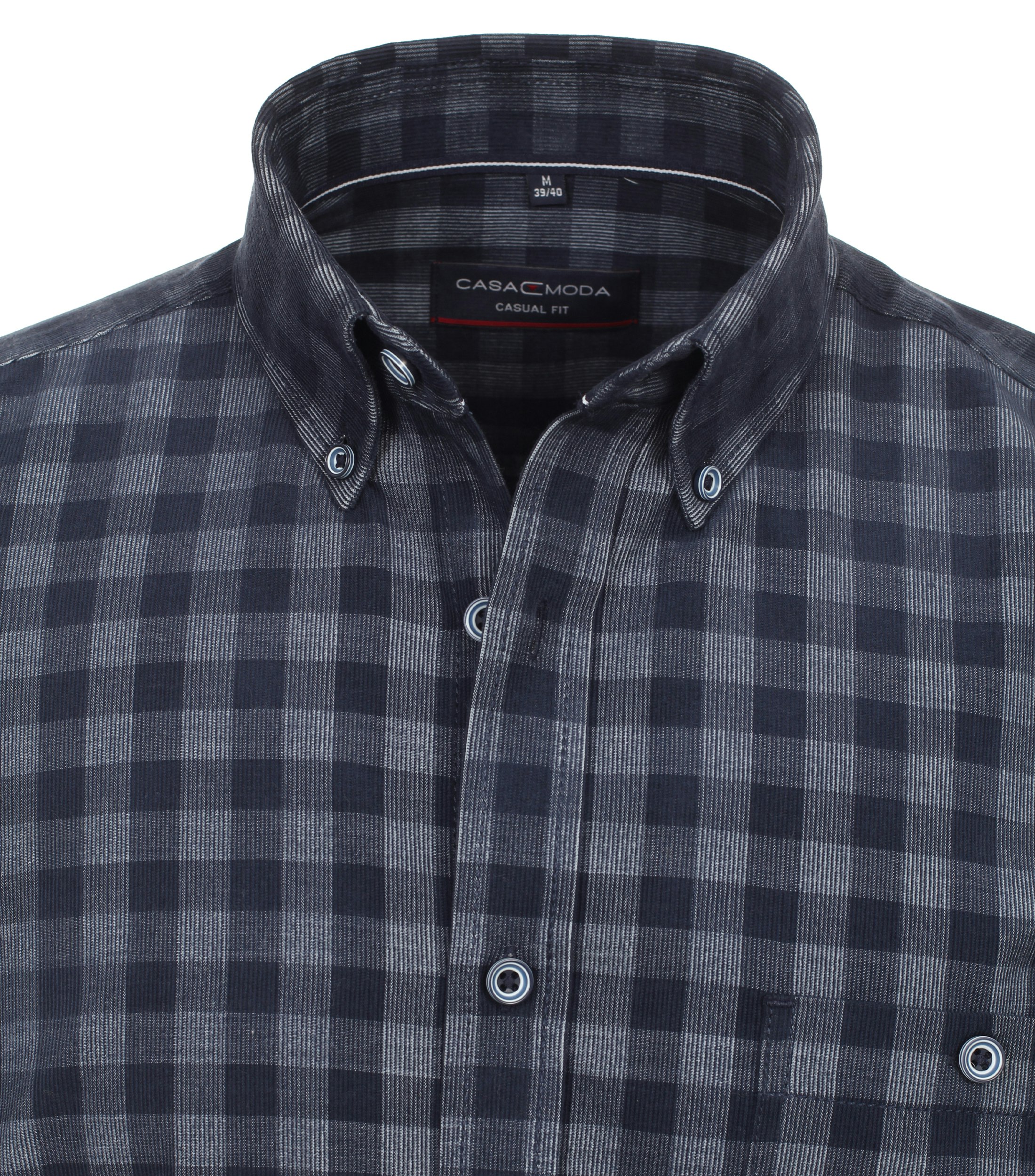 Ein Freizeithemd im kariert Muster in der Farbe Dunkelblau