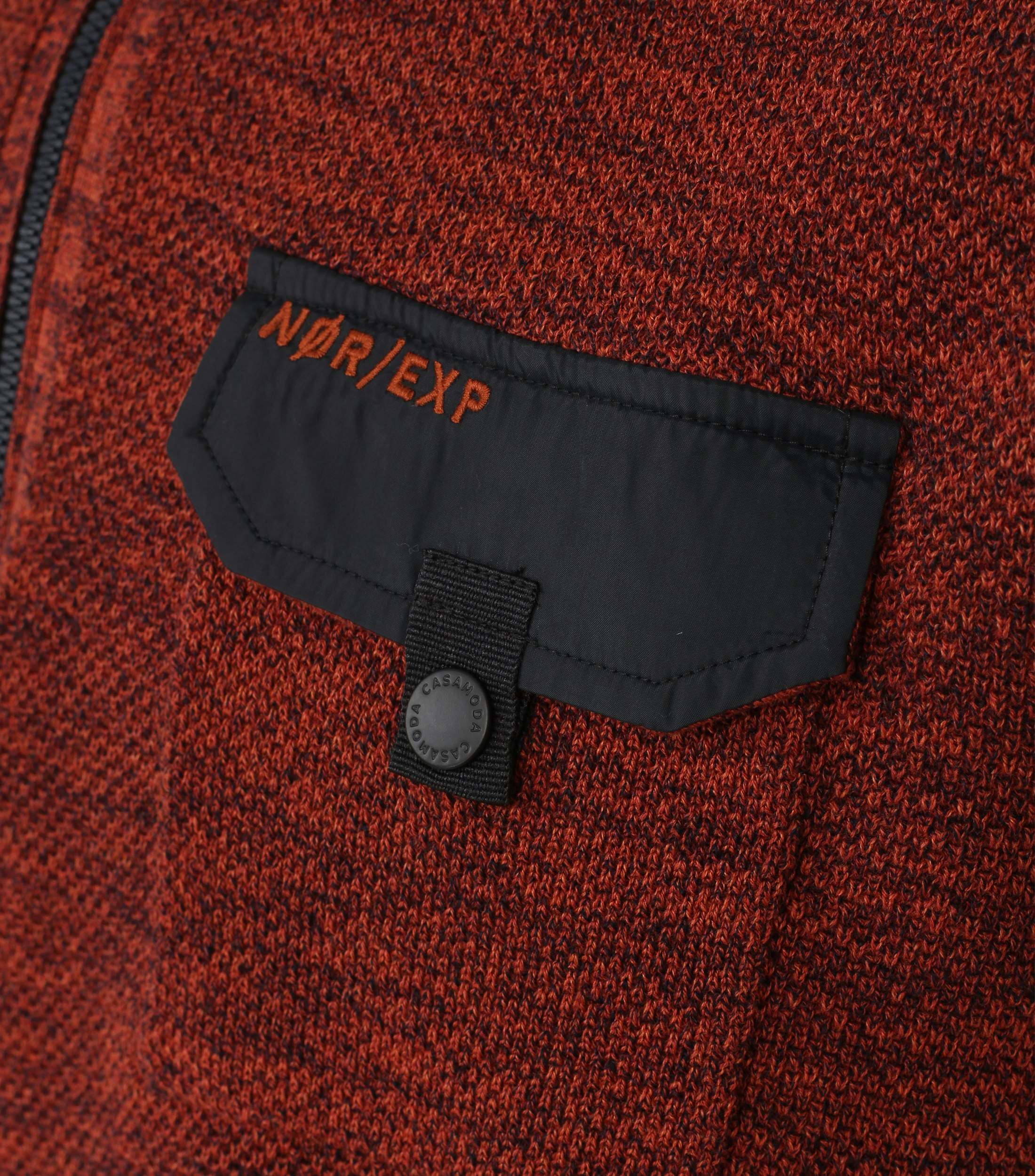 Ein Troyer im uni Muster in der Farbe Dunkelrot