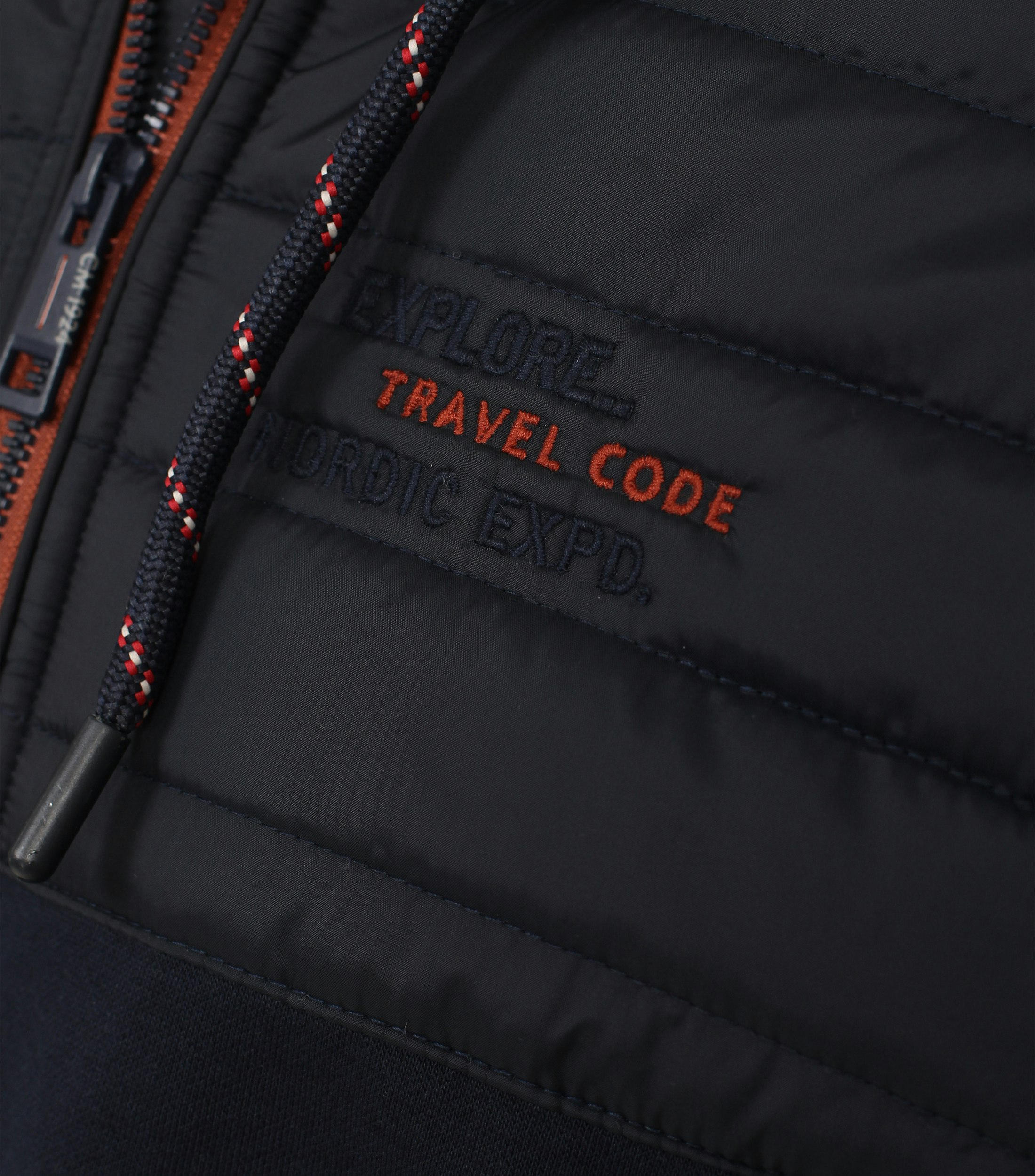 Ein Sweatjacke im uni Muster in der Farbe Dunkelblau