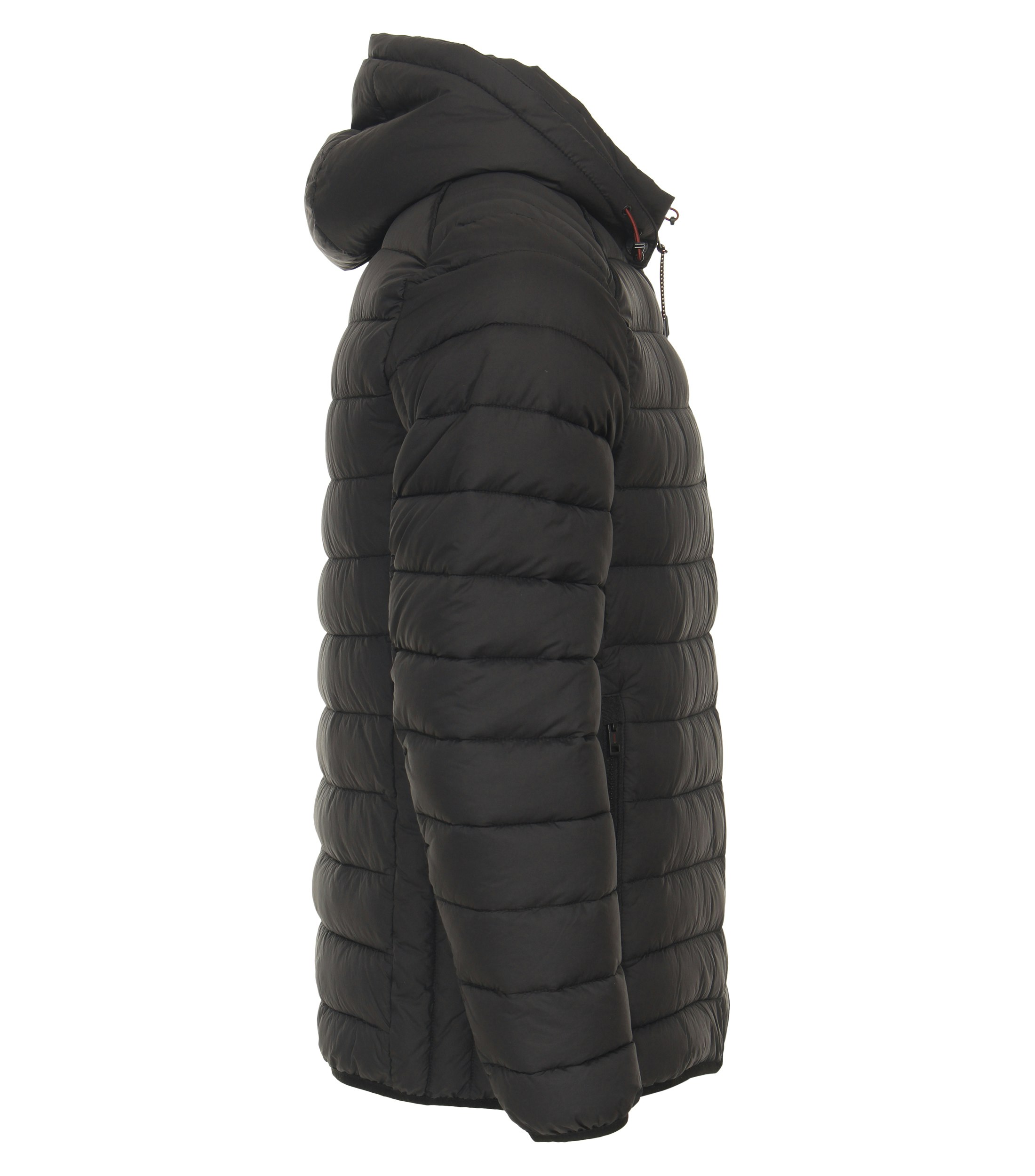 Das Model trägt eine Jacke im uni Muster in der Farbe Schwarz