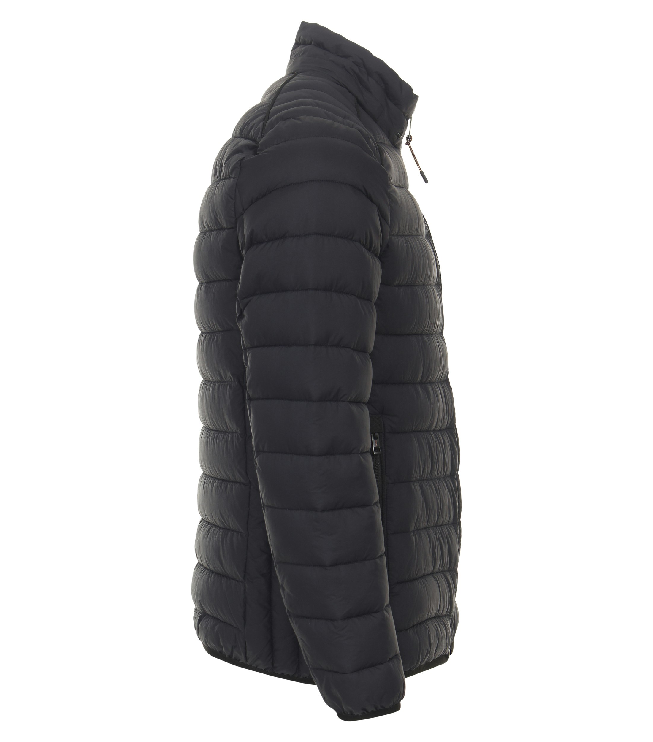 Das Model trägt eine Jacke im uni Muster in der Farbe Dunkelblau